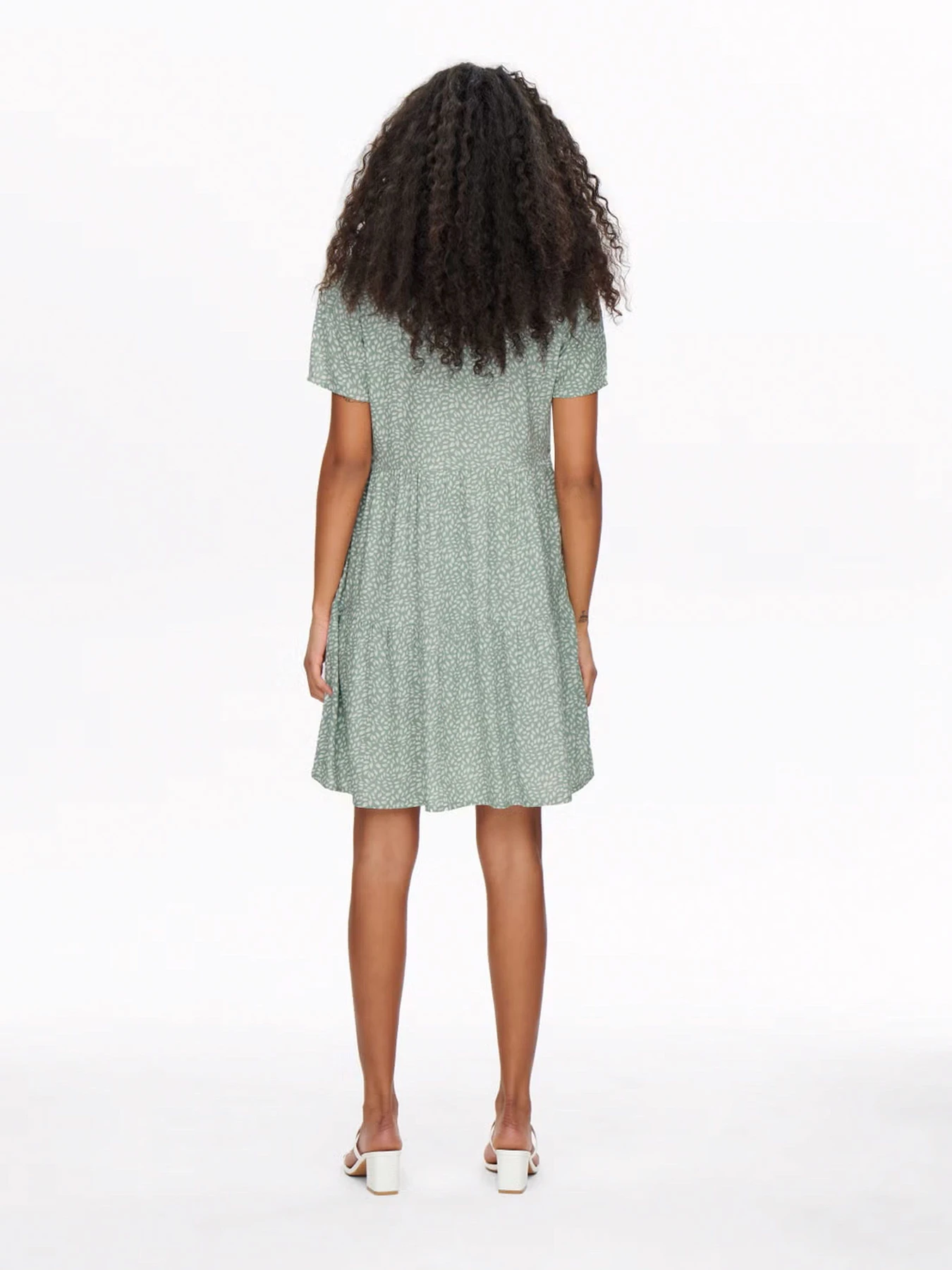 Сукні Only ZALLY LIFE S/S THEA DRESS модель 15262674_Chinois Green White leafs Сукні Only ZALLY LIFE S/S THEA DRESS модель 15262674_Chinois Green White leafs Фото