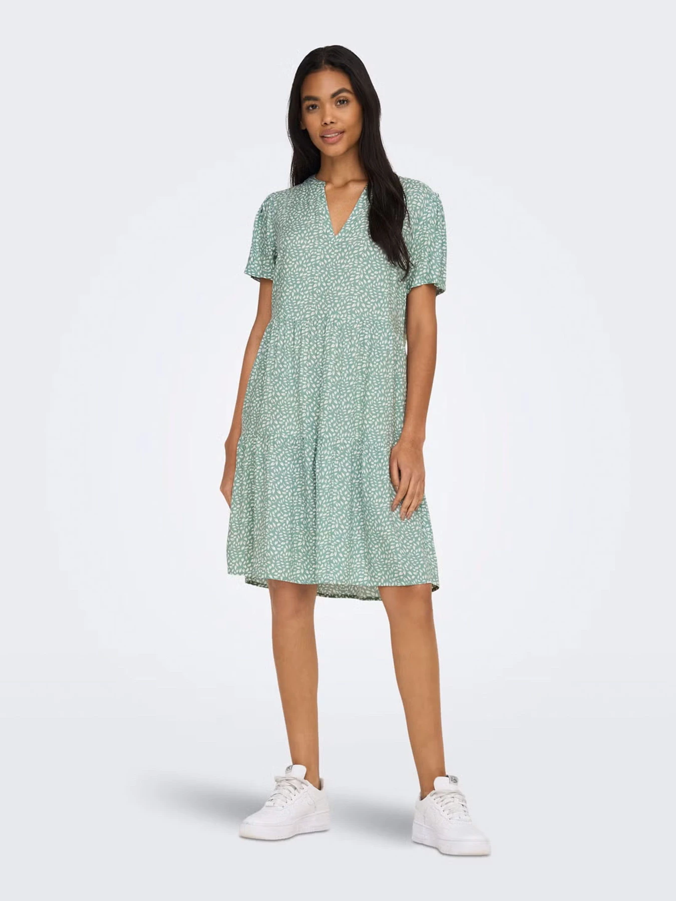 Сукні Only ZALLY LIFE S/S THEA DRESS модель 15262674_Chinois Green White leafs Сукні Only ZALLY LIFE S/S THEA DRESS модель 15262674_Chinois Green White leafs Фото
