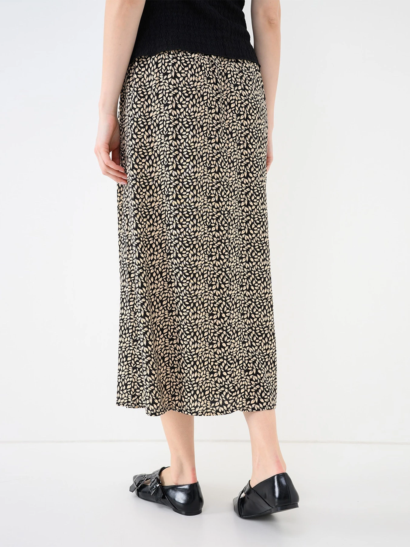 Юбки Only NOVA LIFE VIS BUTTON SKIRT модель 15222223_Black 724 Coffee leaf Юбки Only NOVA LIFE VIS BUTTON SKIRT модель 15222223_Black 724 Coffee leaf Фото