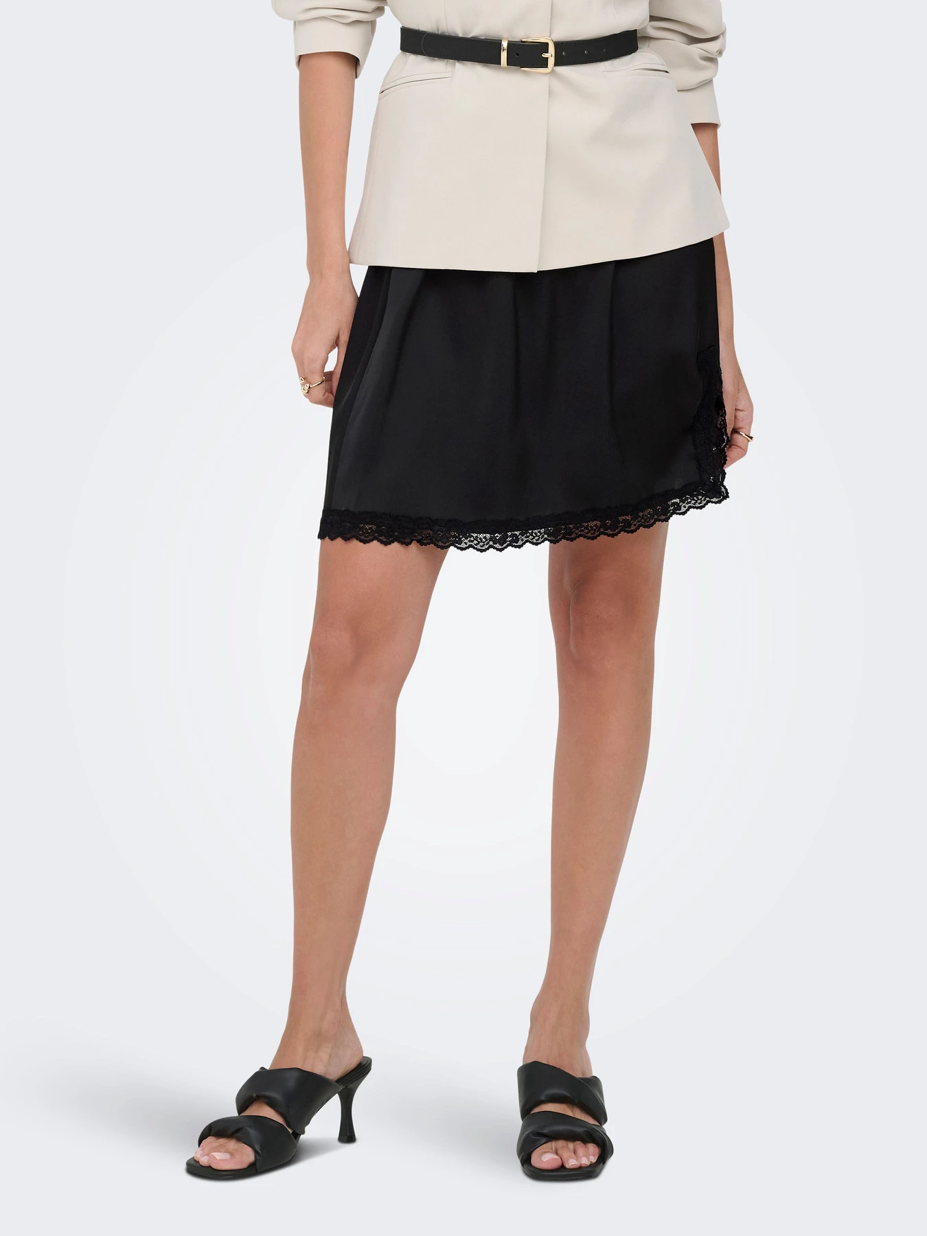 Спідниці Only MENUS LACE SATIN SHORT SKIRT модель 15385148_Black BLACK LACE Фото