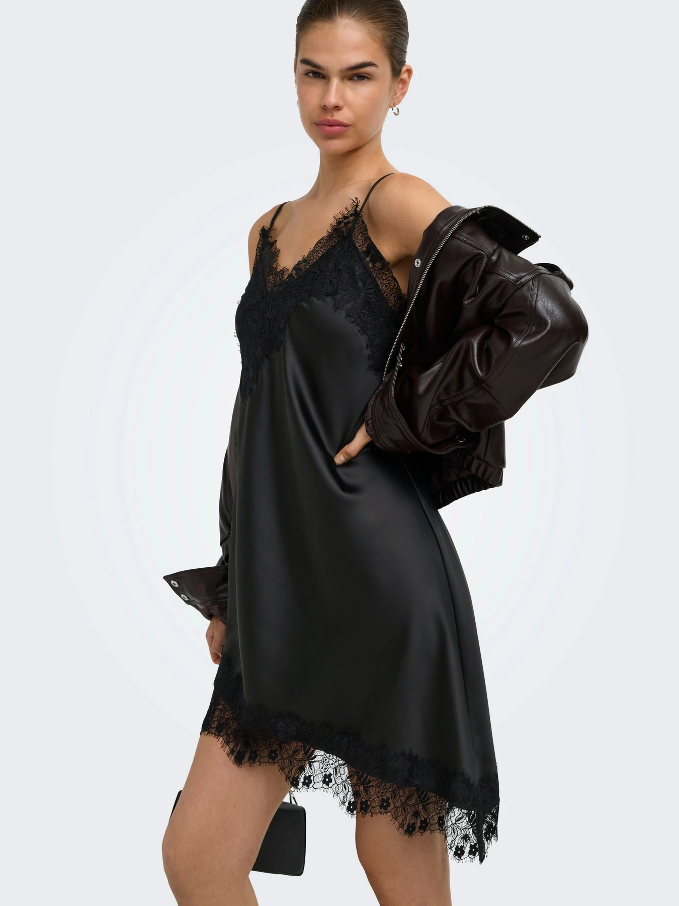 Платья Only INDONA STRAP SATIN LACE DRESS модель 15382051_Black Фото