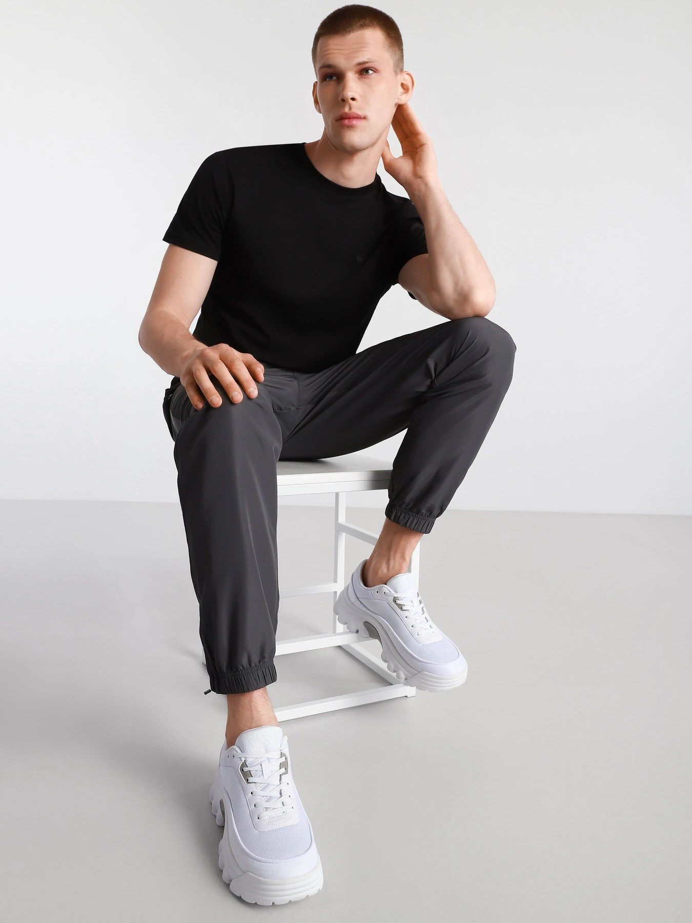 Кросівки Armani Exchange модель XUX072-XV242-N499 Кросівки Armani Exchange модель XUX072-XV242-N499 Фото