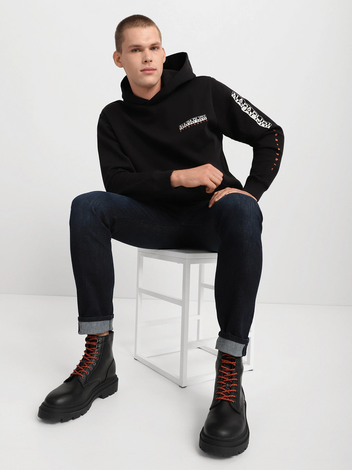 Черевики та чоботи Armani Exchange модель XUM005-XV500-00002 Фото