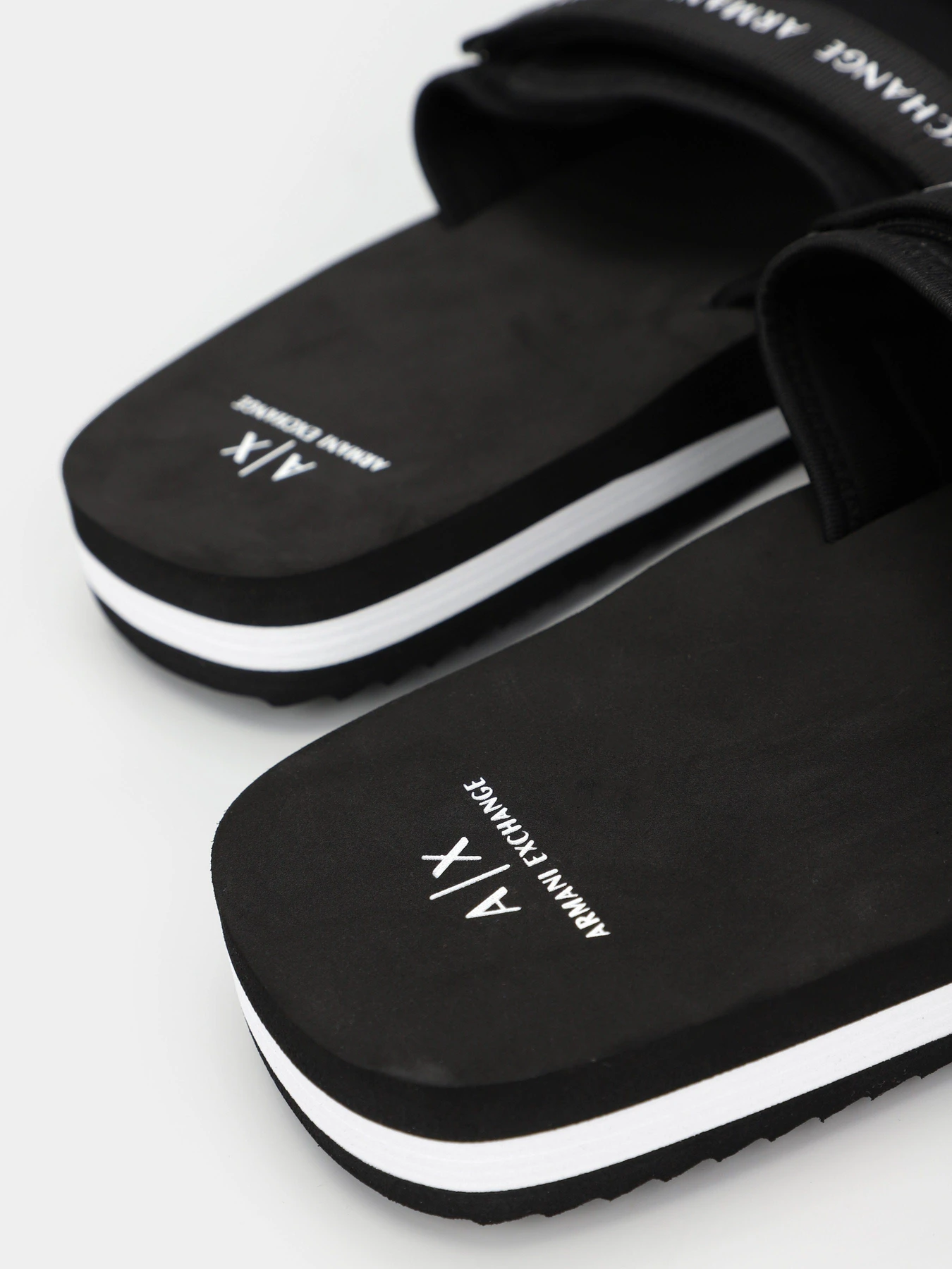 Шльопанці Armani Exchange модель XUP010-XV672-00002 Шльопанці Armani Exchange модель XUP010-XV672-00002 Фото