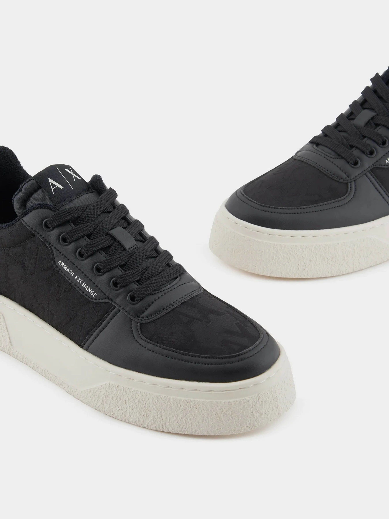 Кроссовки Armani Exchange модель XUX196-XV905-00002 Фото