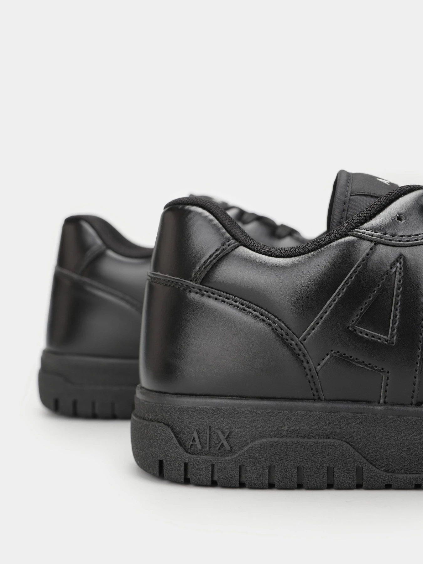 Кроссовки Armani Exchange модель XUX179-XV765-K001 Фото