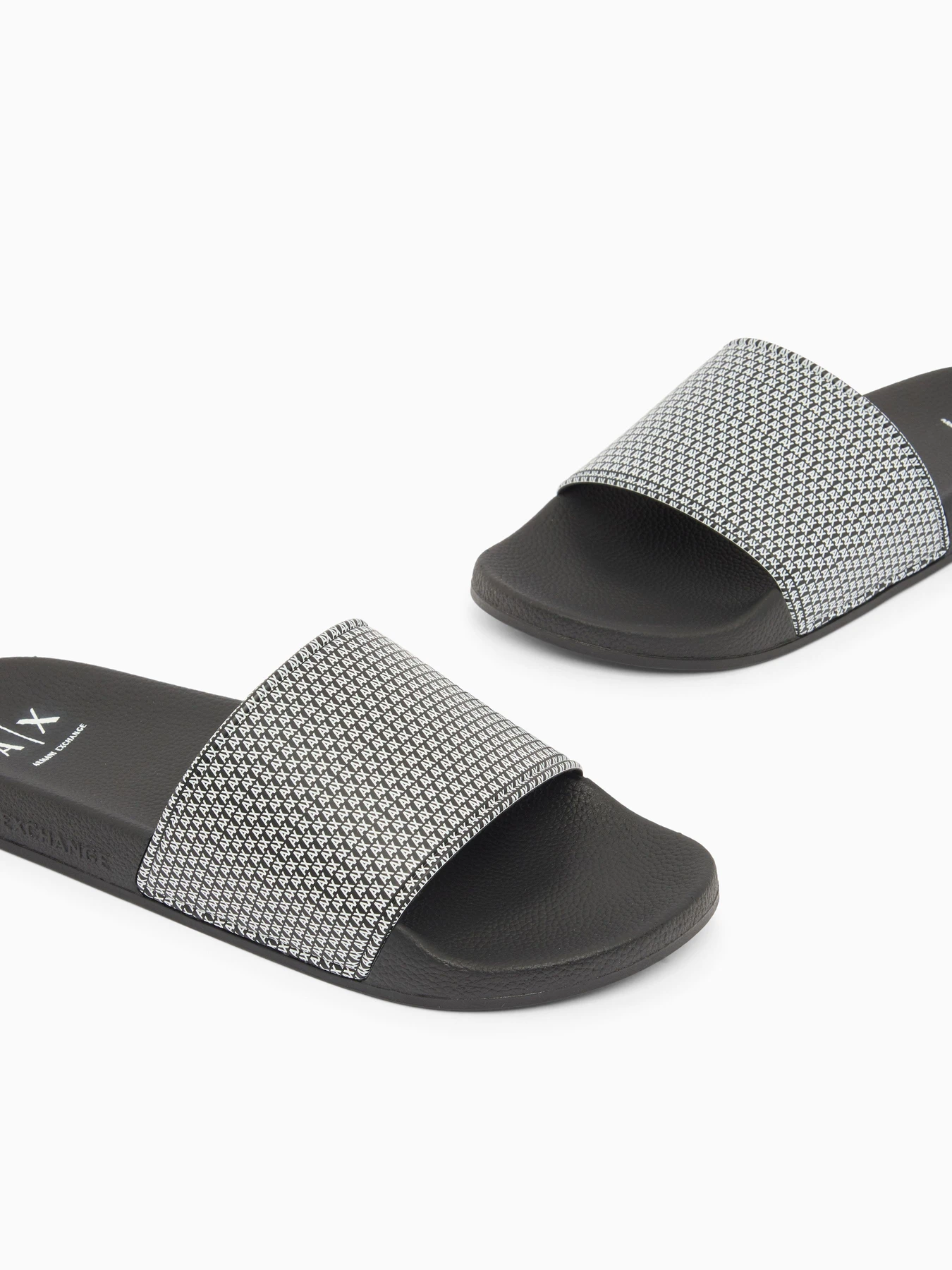 Шлёпанцы Armani Exchange модель XM002886-AF24948-MC562 Шлёпанцы Armani Exchange модель XM002886-AF24948-MC562 Фото