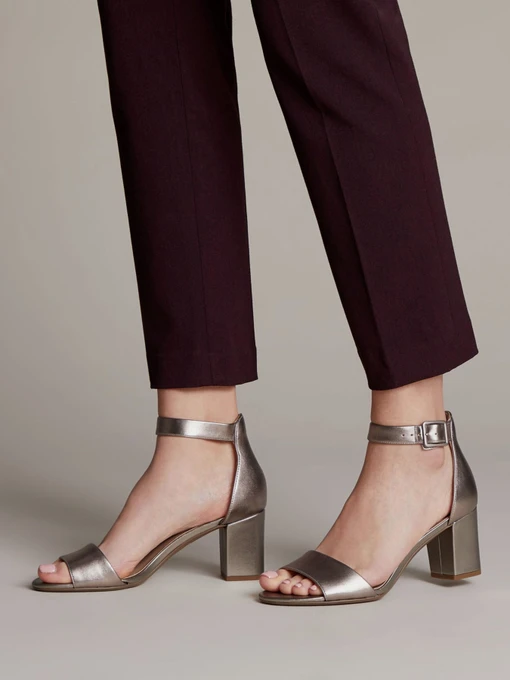 Босоніжки Clarks Deva Mae модель 26133032 Фото