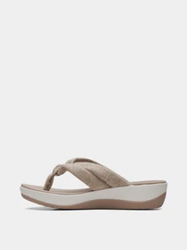 Шльопанці Clarks Arla Kaylie 2 Sand модель 26172471 Фото