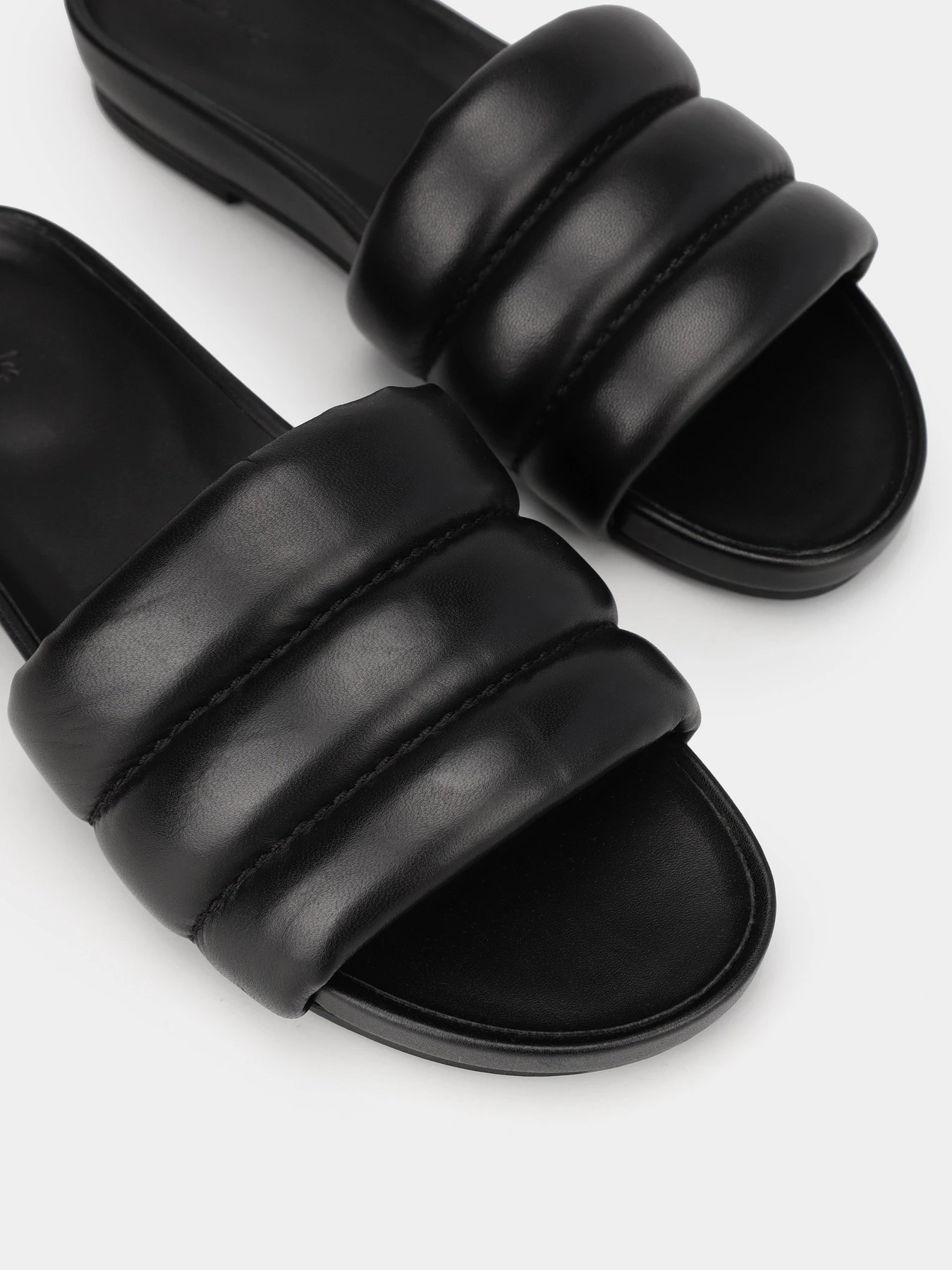 Шльопанці Clarks Pure Soft Leather модель 26173700 Шльопанці Clarks Pure Soft Leather модель 26173700 Фото