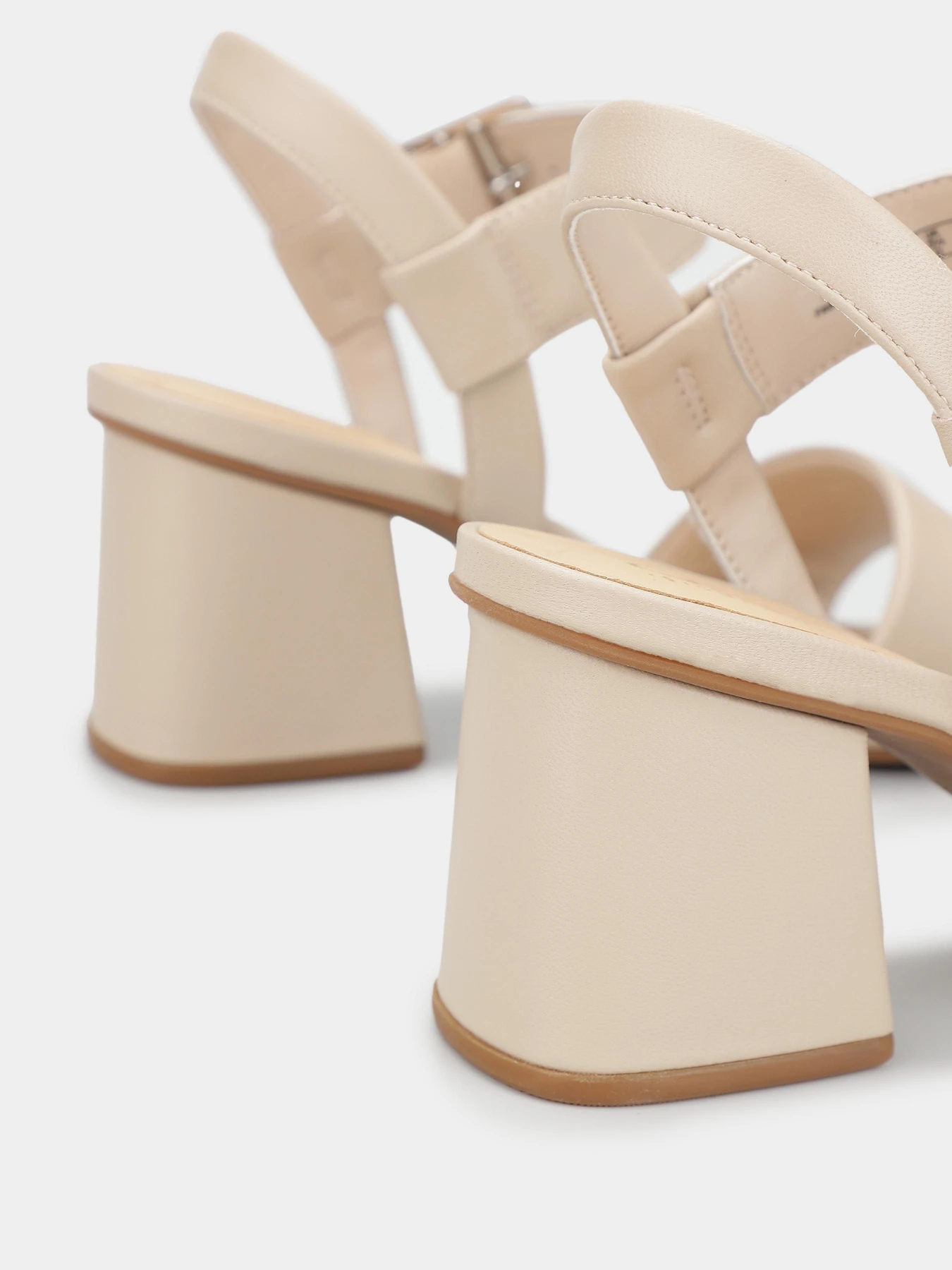 Босоножки Clarks Siara65 Buckle модель 26176342 Босоножки Clarks Siara65 Buckle модель 26176342 Фото