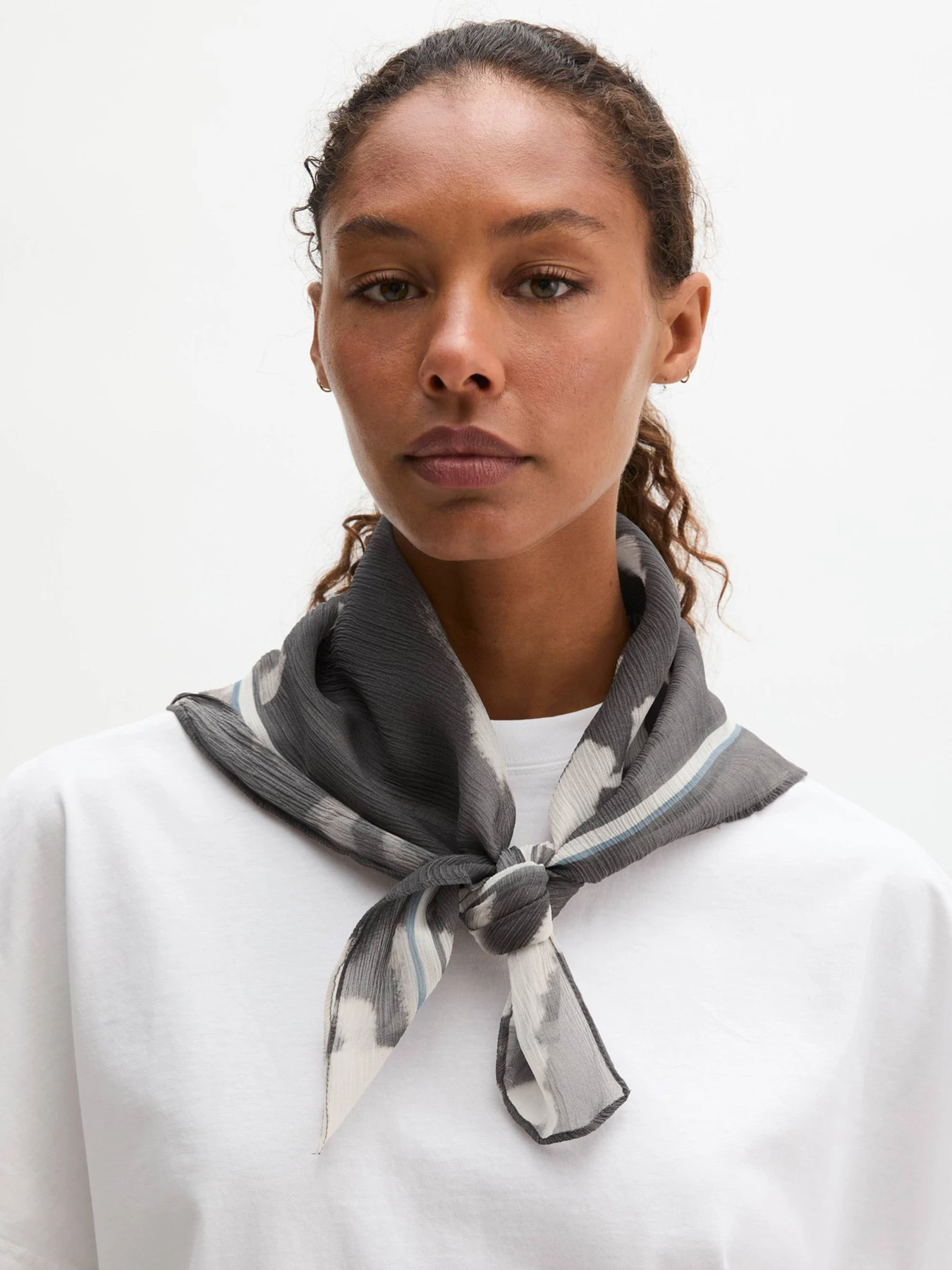 Шарфы и платки Marc O’Polo модель 5000014161-0533 Шарфы и платки Marc O’Polo модель 5000014161-0533 Фото