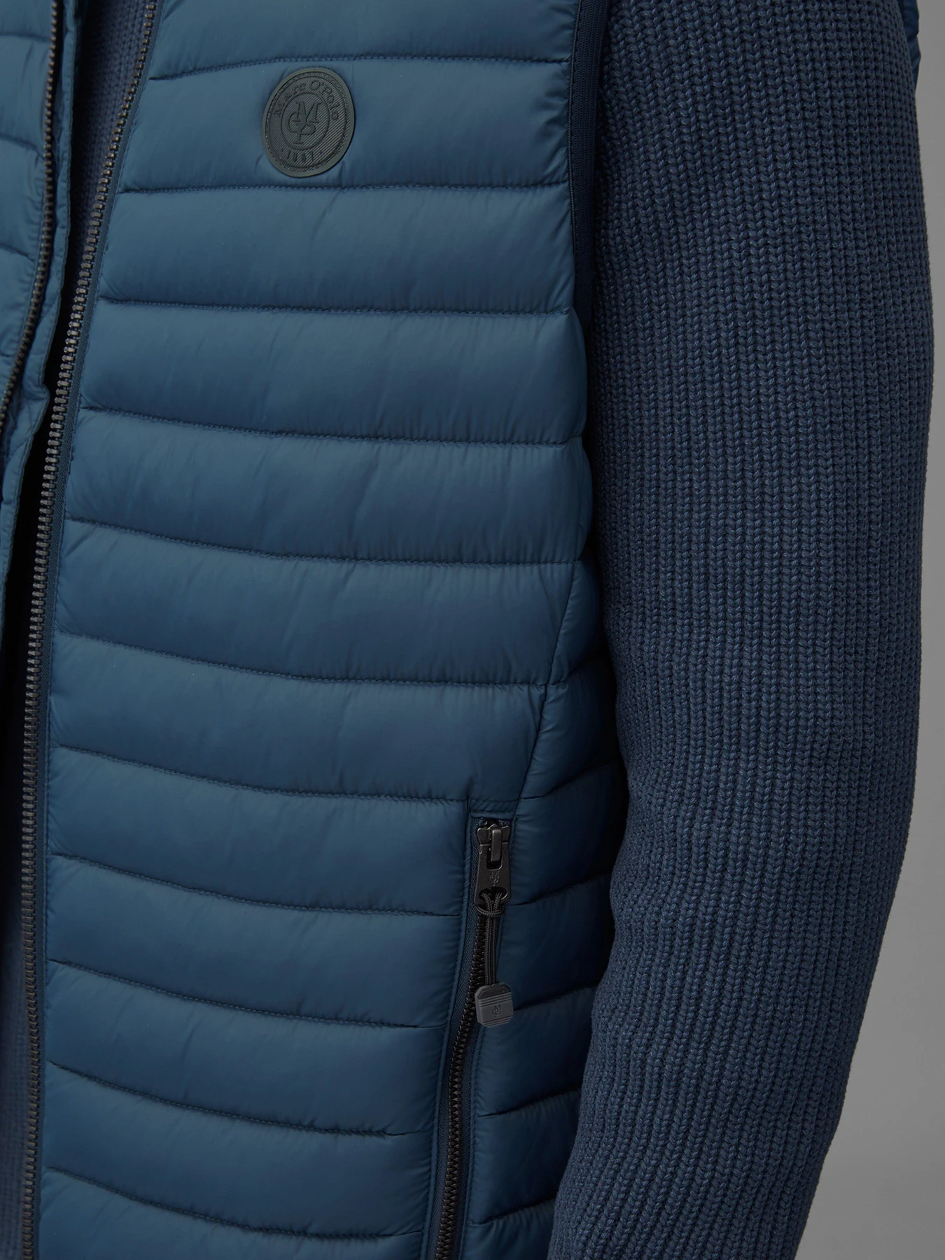 Жилеты Marc O’Polo модель 120114272052-846 Жилеты Marc O’Polo модель 120114272052-846 Фото