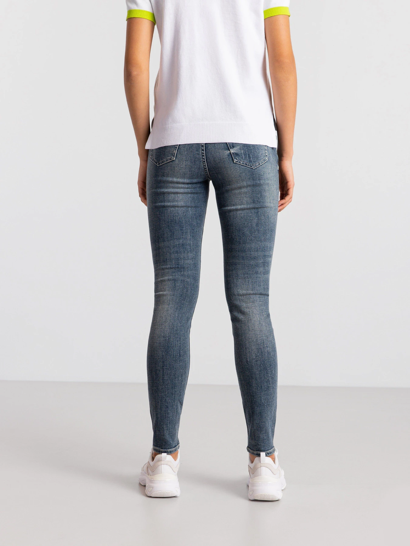 Джинсы Armani Exchange J24 модель 3KYJ24-Y1QEZ-1500 Джинсы Armani Exchange J24 модель 3KYJ24-Y1QEZ-1500 Фото