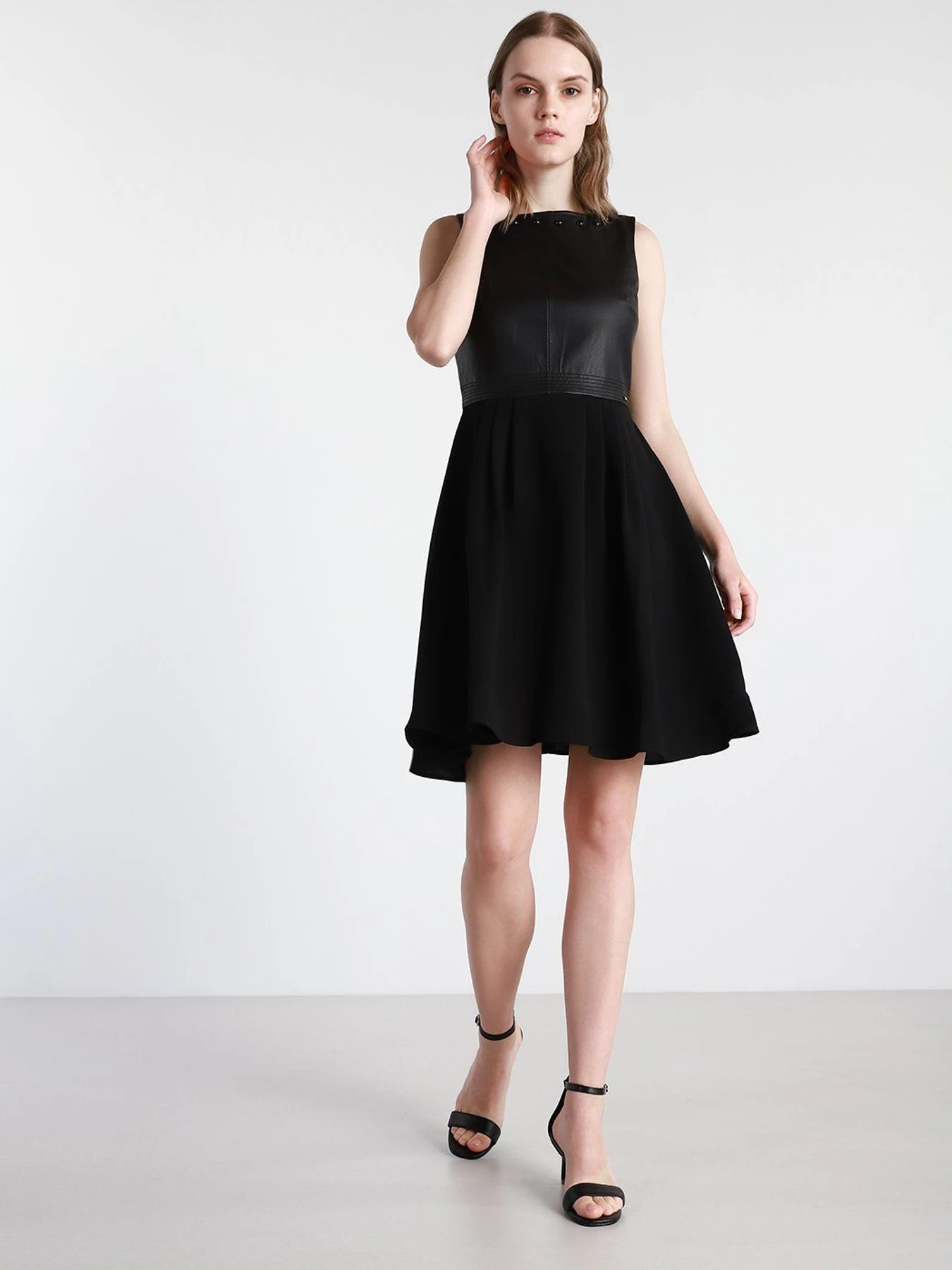 Платья Armani Exchange модель 3KYA20-YNJ2Z-1200 Платья Armani Exchange модель 3KYA20-YNJ2Z-1200 Фото