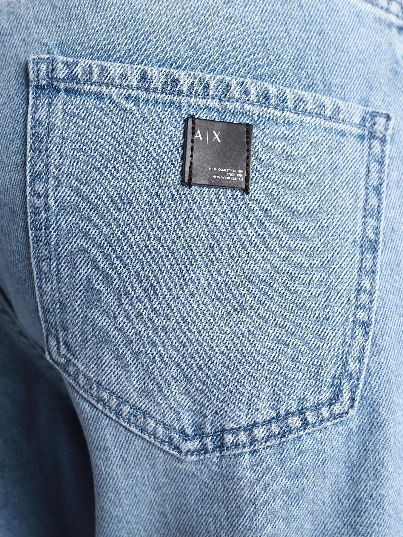 Джинсы Armani Exchange Boyfriend модель 3KYJ06-Y1UEZ-1500 Джинсы Armani Exchange Boyfriend модель 3KYJ06-Y1UEZ-1500 Фото