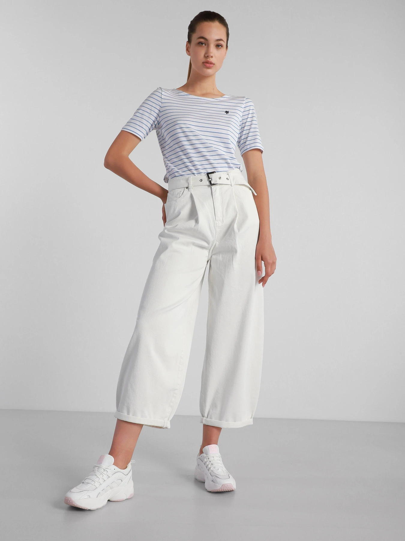 Джинсы Armani Exchange Baloon leg модель 3KYJ74-YNSQZ-1100 Джинсы Armani Exchange Baloon leg модель 3KYJ74-YNSQZ-1100 Фото