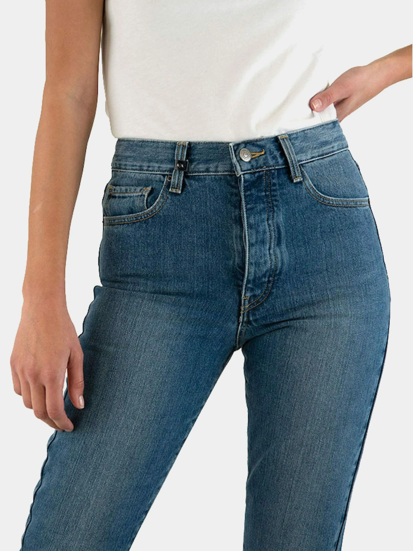 Джинсы Armani Exchange Carrot модель 6HYJ51-Y2QWZ-1500 Джинсы Armani Exchange Carrot модель 6HYJ51-Y2QWZ-1500 Фото