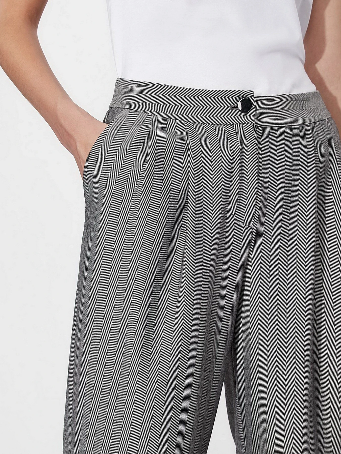 Брюки Armani Exchange модель 6KYP11-YNUTZ-5981 Брюки Armani Exchange модель 6KYP11-YNUTZ-5981 Фото