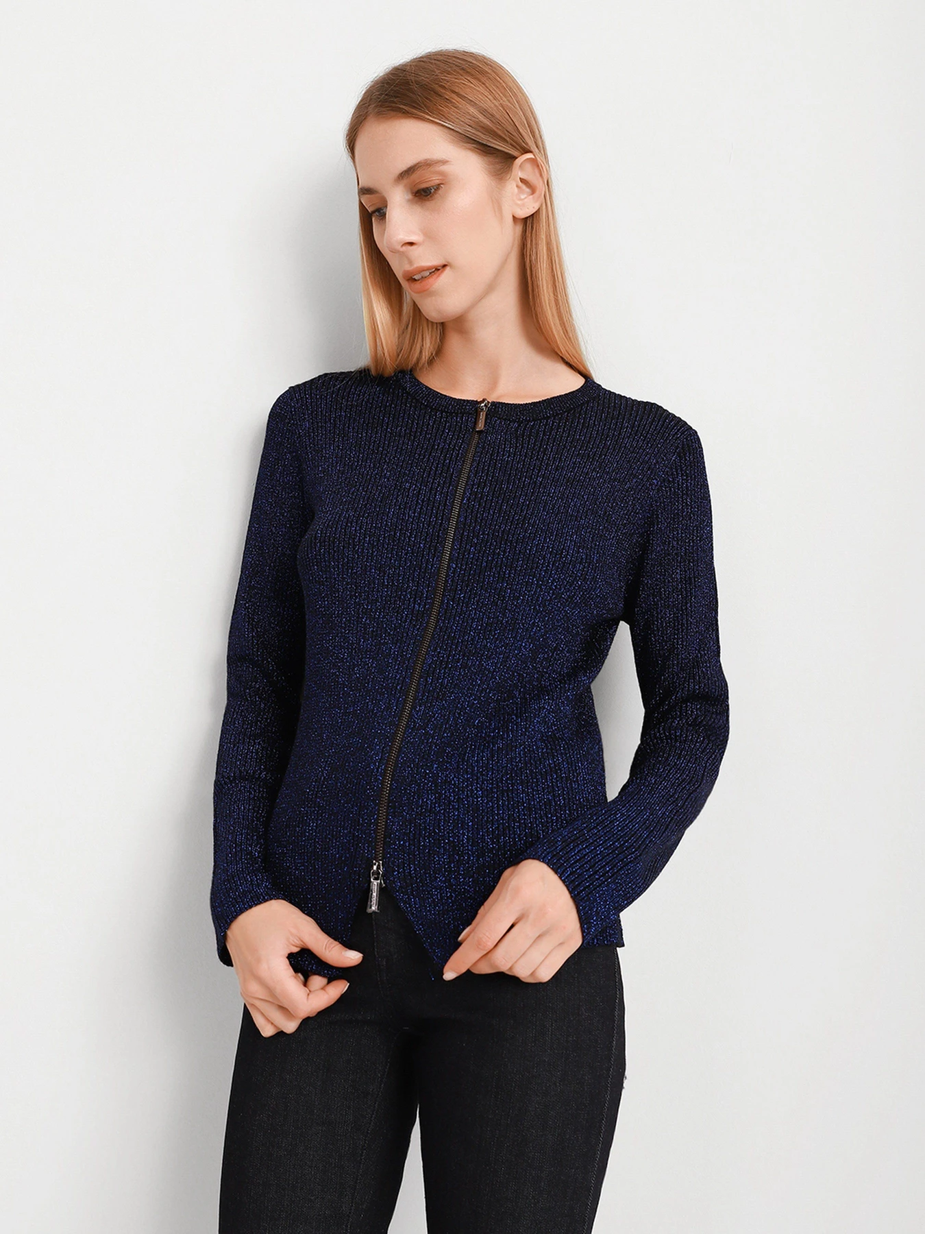 Свитры и кардиганы Armani Exchange модель 6KYE2R-YMQ6Z-1200 Свитры и кардиганы Armani Exchange модель 6KYE2R-YMQ6Z-1200 Фото