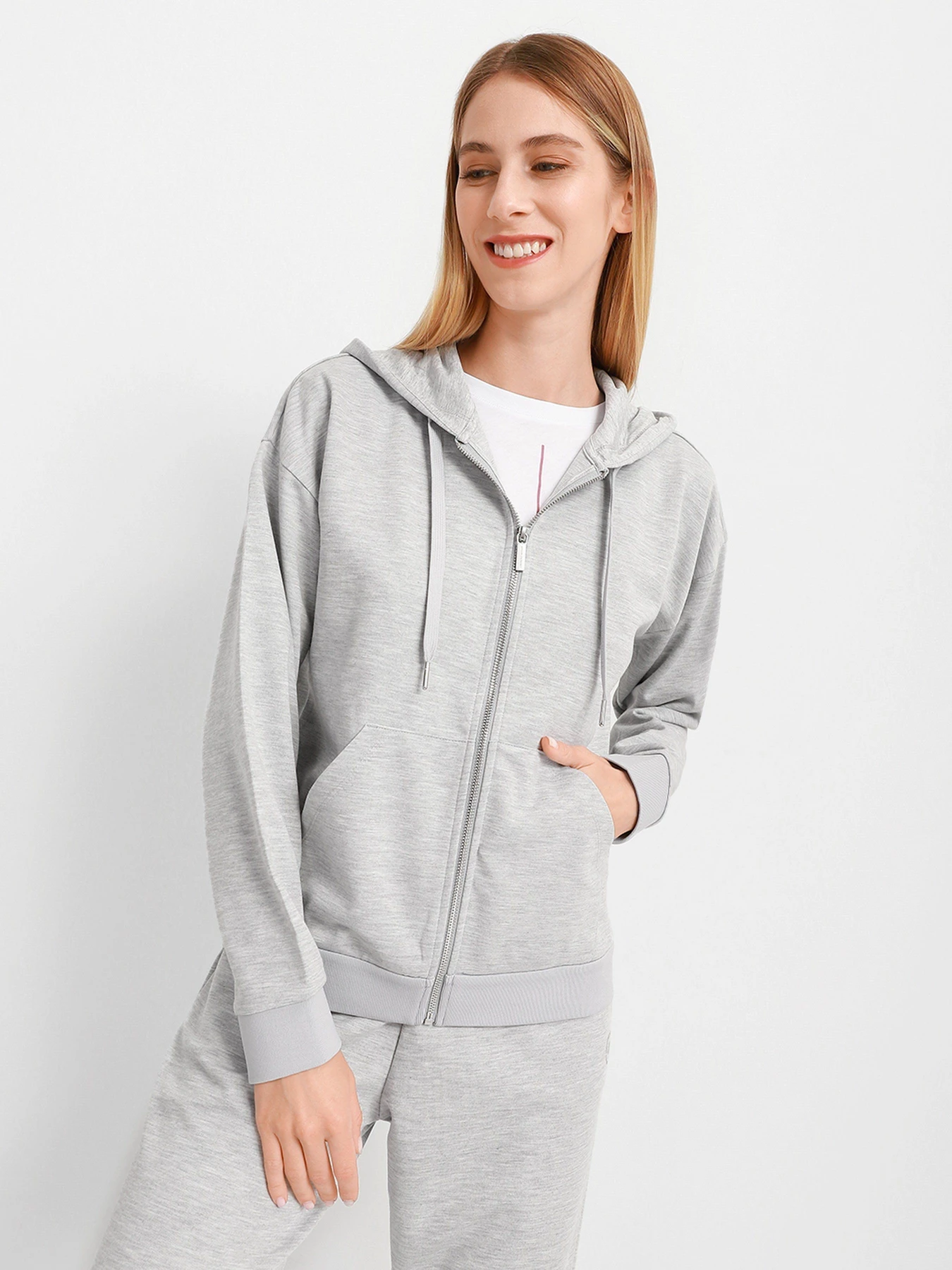 Худі та світшоти Armani Exchange модель 8NYM97-YJ1GZ-3929 Худі та світшоти Armani Exchange модель 8NYM97-YJ1GZ-3929 Фото