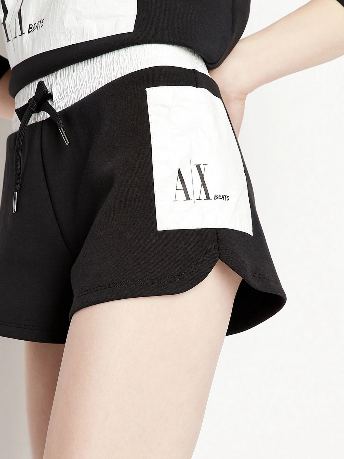 Шорты Armani Exchange модель 3LYS90-YJU1Z-1200 Шорты Armani Exchange модель 3LYS90-YJU1Z-1200 Фото
