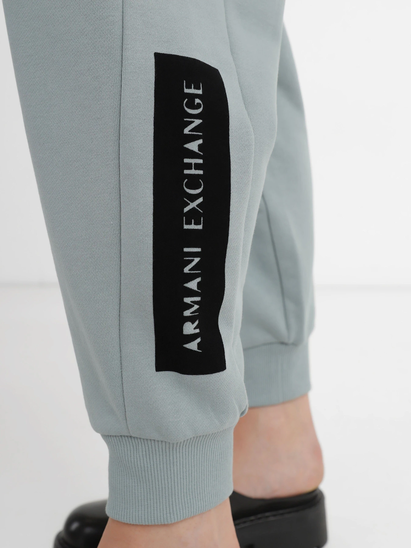 Брюки Armani Exchange модель 6LYP78-YJE5Z-1872 Брюки Armani Exchange модель 6LYP78-YJE5Z-1872 Фото