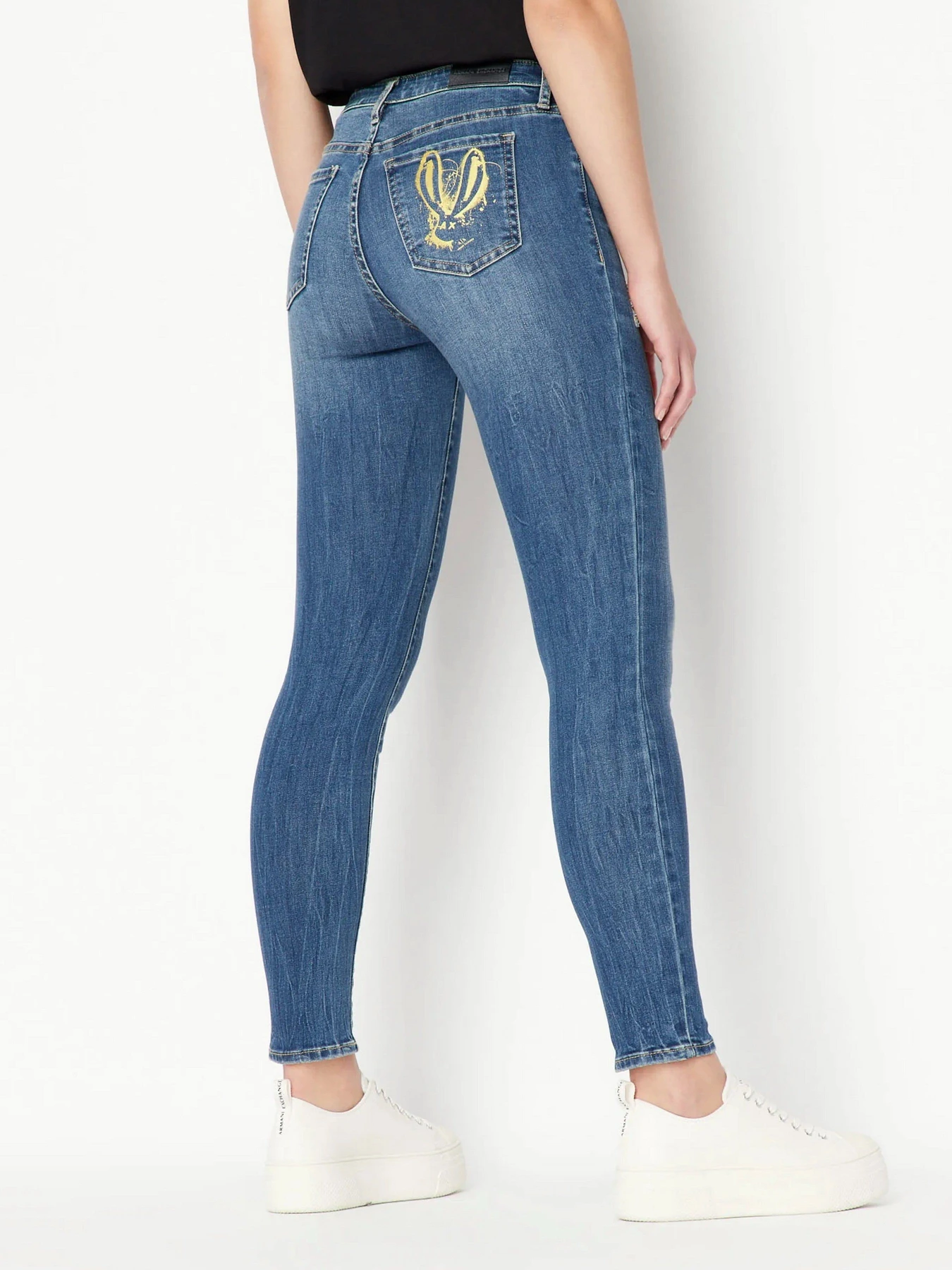 Джинсы Armani Exchange Lunar New Year J10 модель 3RYJ10-Y1EEZ-1500 Джинсы Armani Exchange Lunar New Year J10 модель 3RYJ10-Y1EEZ-1500 Фото