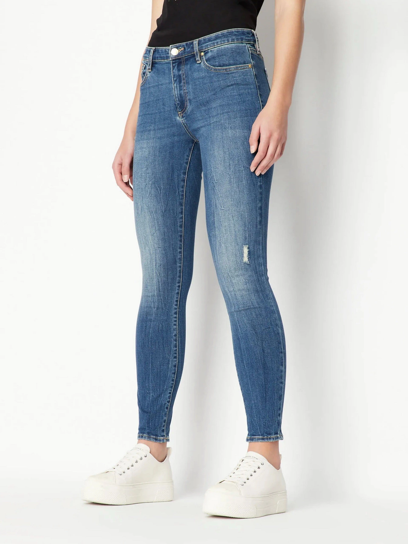 Джинсы Armani Exchange Lunar New Year J10 модель 3RYJ10-Y1EEZ-1500 Джинсы Armani Exchange Lunar New Year J10 модель 3RYJ10-Y1EEZ-1500 Фото