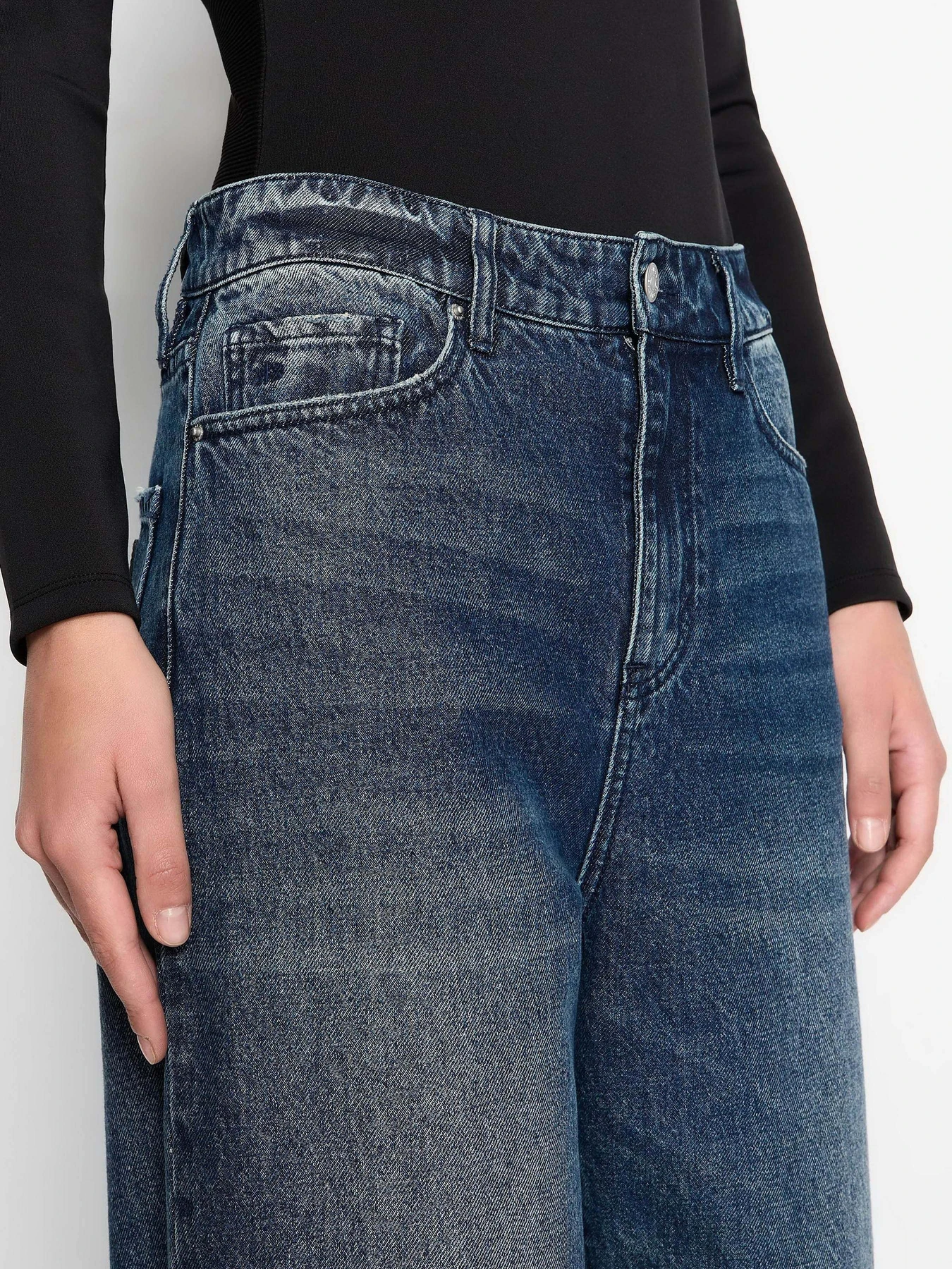 Джинсы Armani Exchange Sustainability Values J81 модель 6RYJ81-Y11EZ-1500 Джинсы Armani Exchange Sustainability Values J81 модель 6RYJ81-Y11EZ-1500 Фото