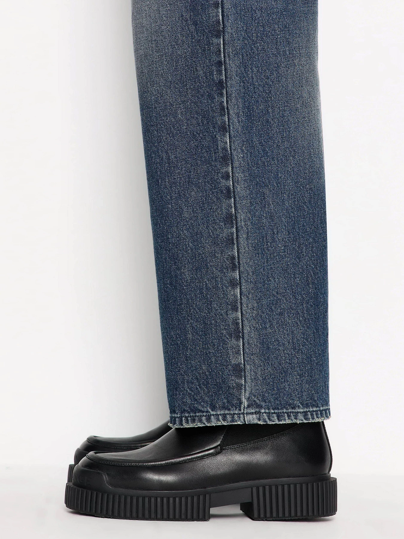 Джинсы Armani Exchange Straight-leg high-waisted J83 модель 6RYJ83-Y11EZ-1500 Джинсы Armani Exchange Straight-leg high-waisted J83 модель 6RYJ83-Y11EZ-1500 Фото