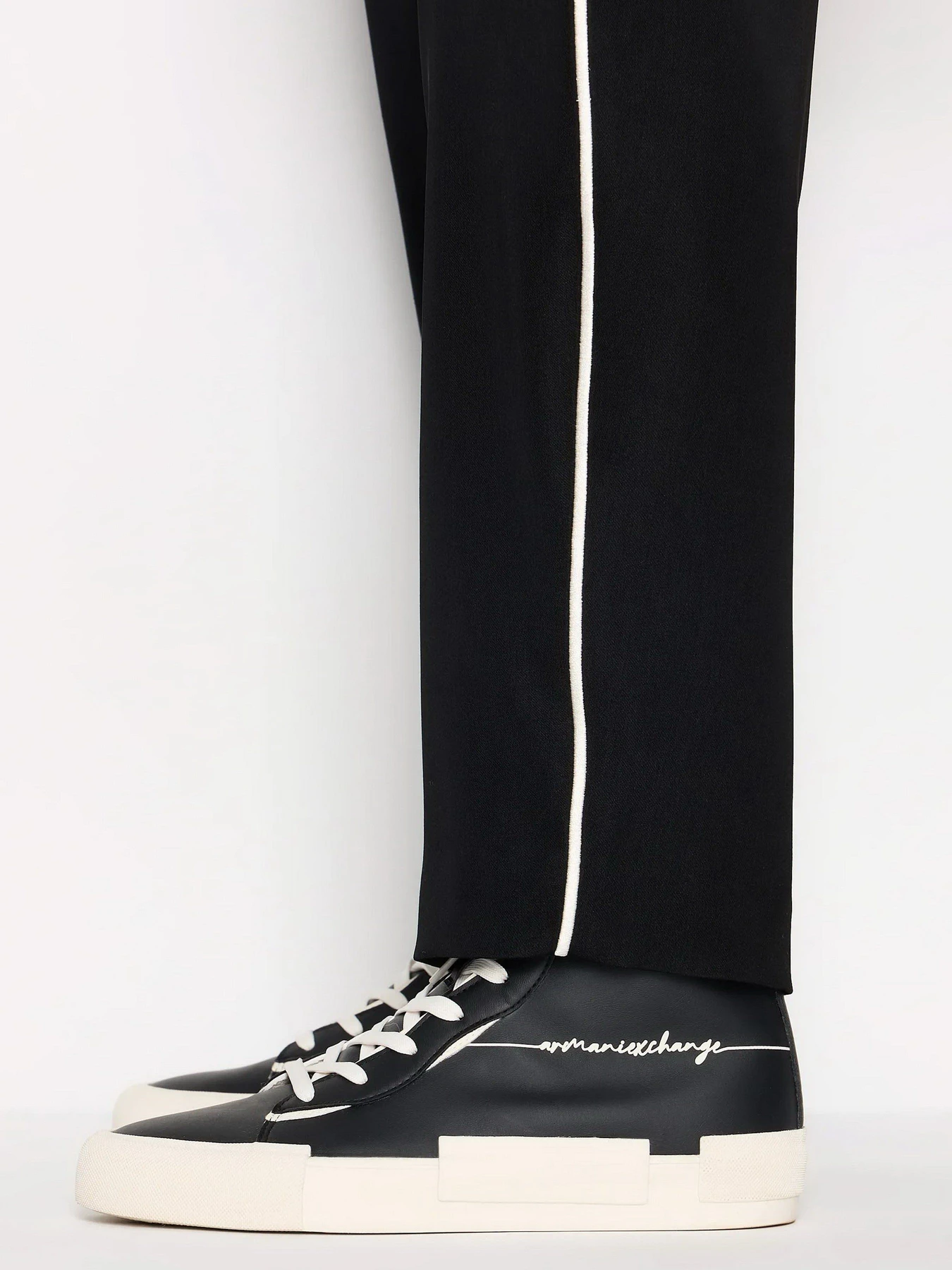 Брюки Armani Exchange модель 6RYP05-YN4LZ-1200 Фото