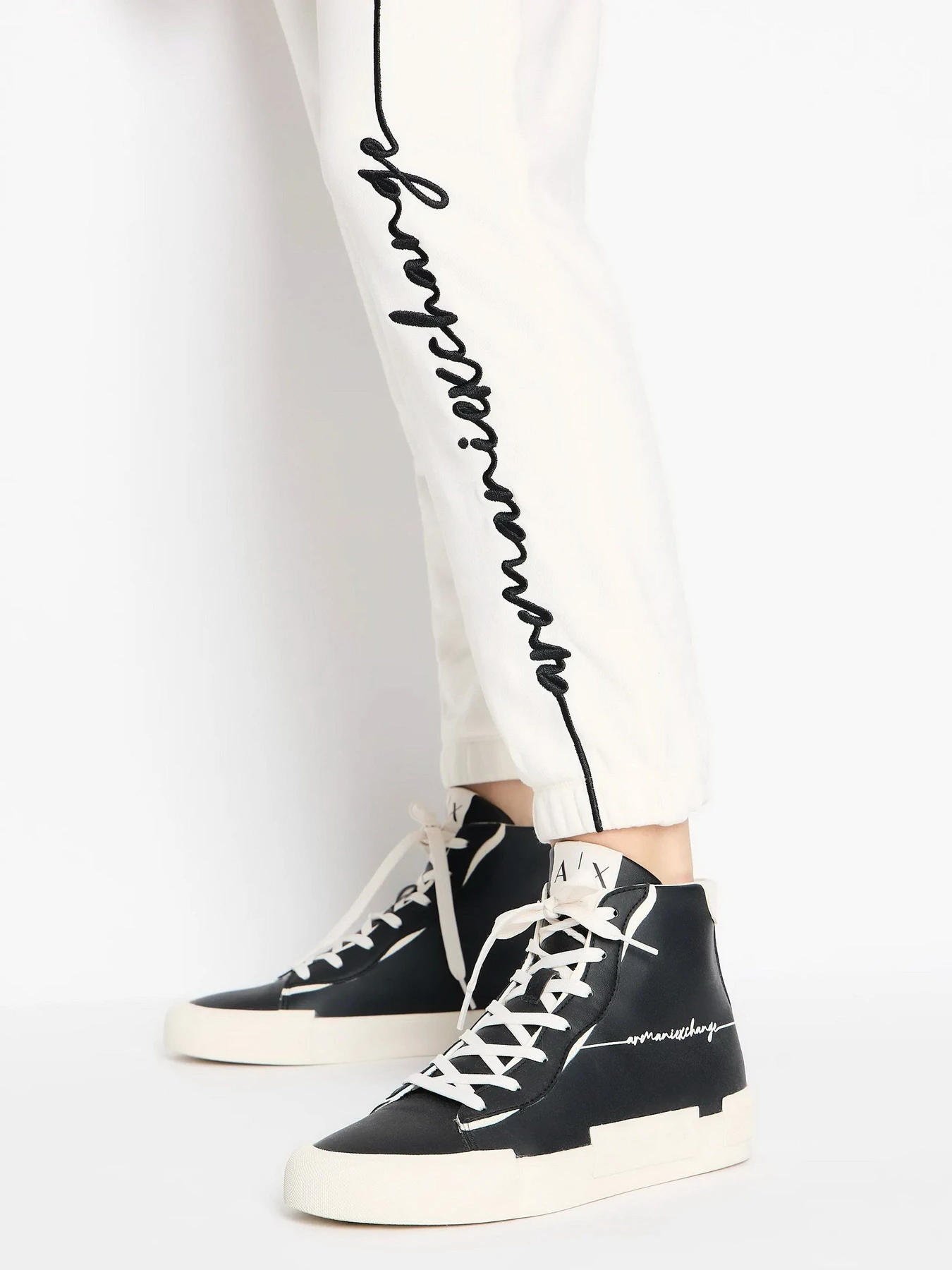 Штани Armani Exchange модель 6RYP70-YJBRZ-1130 Фото