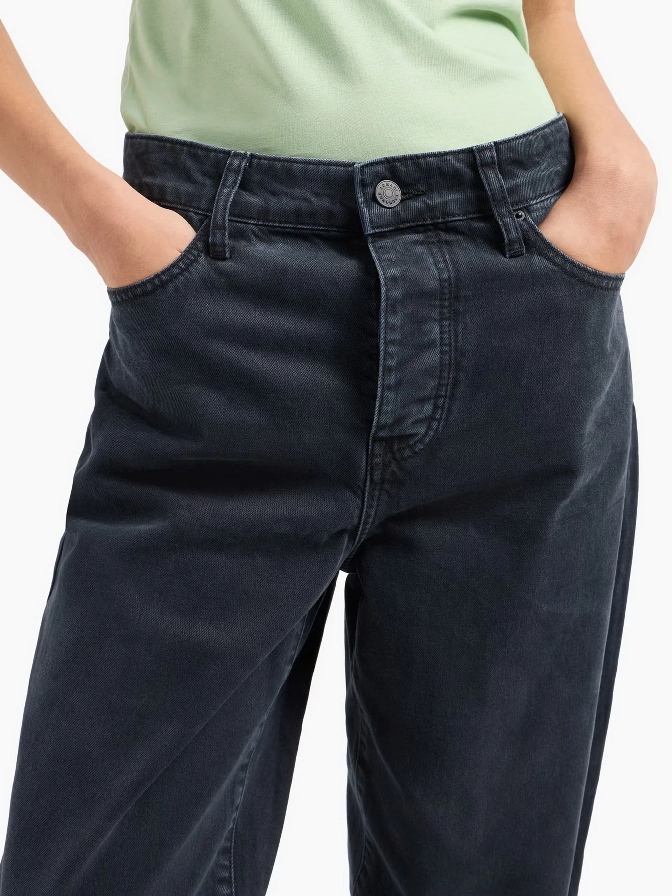 Джинсы Armani Exchange модель 6DYJ51-Y18KZ-1500 Джинсы Armani Exchange модель 6DYJ51-Y18KZ-1500 Фото