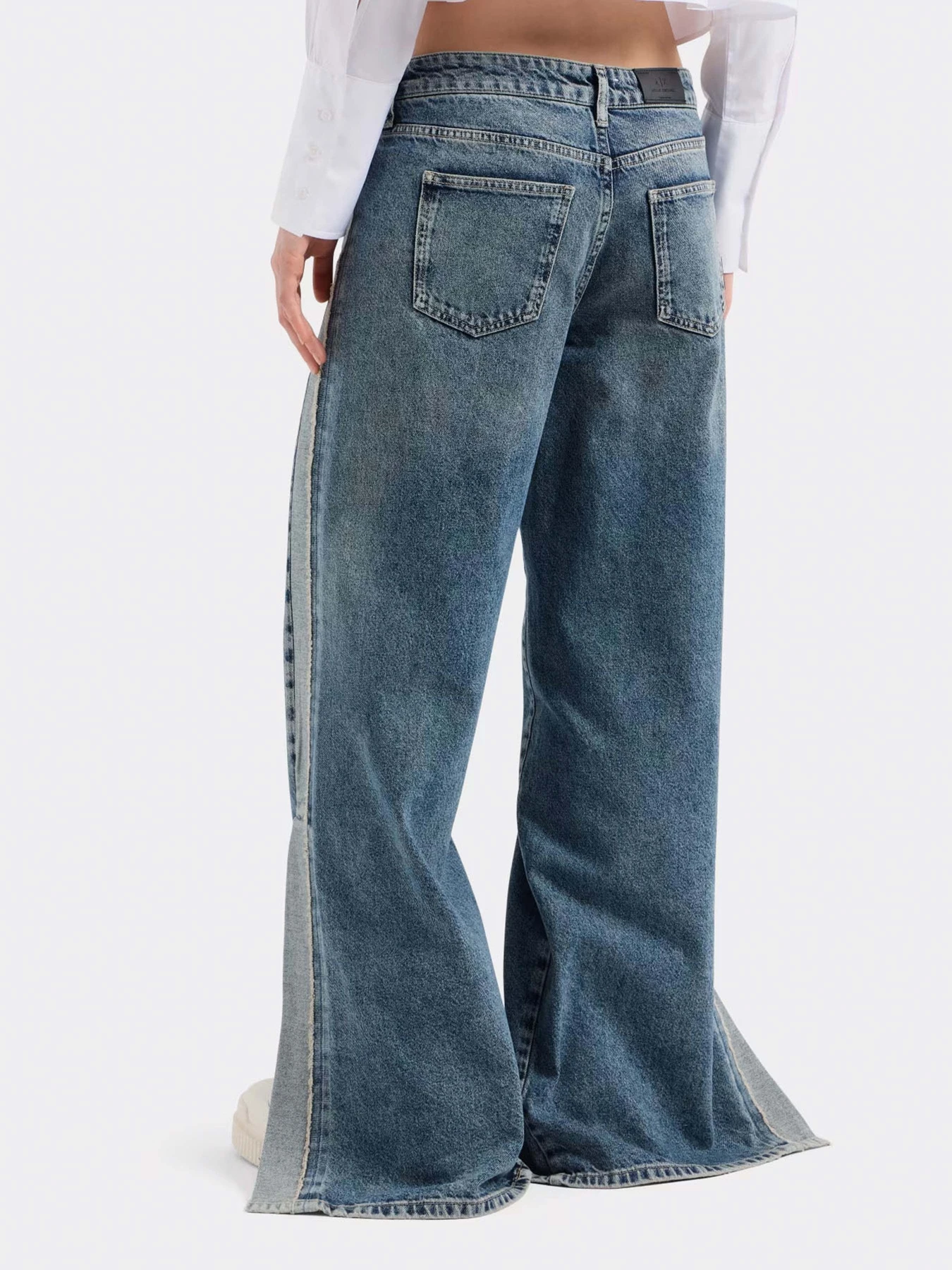 Джинси Armani Exchange модель XW000308-AF12091-MB002 Джинси Armani Exchange модель XW000308-AF12091-MB002 Фото