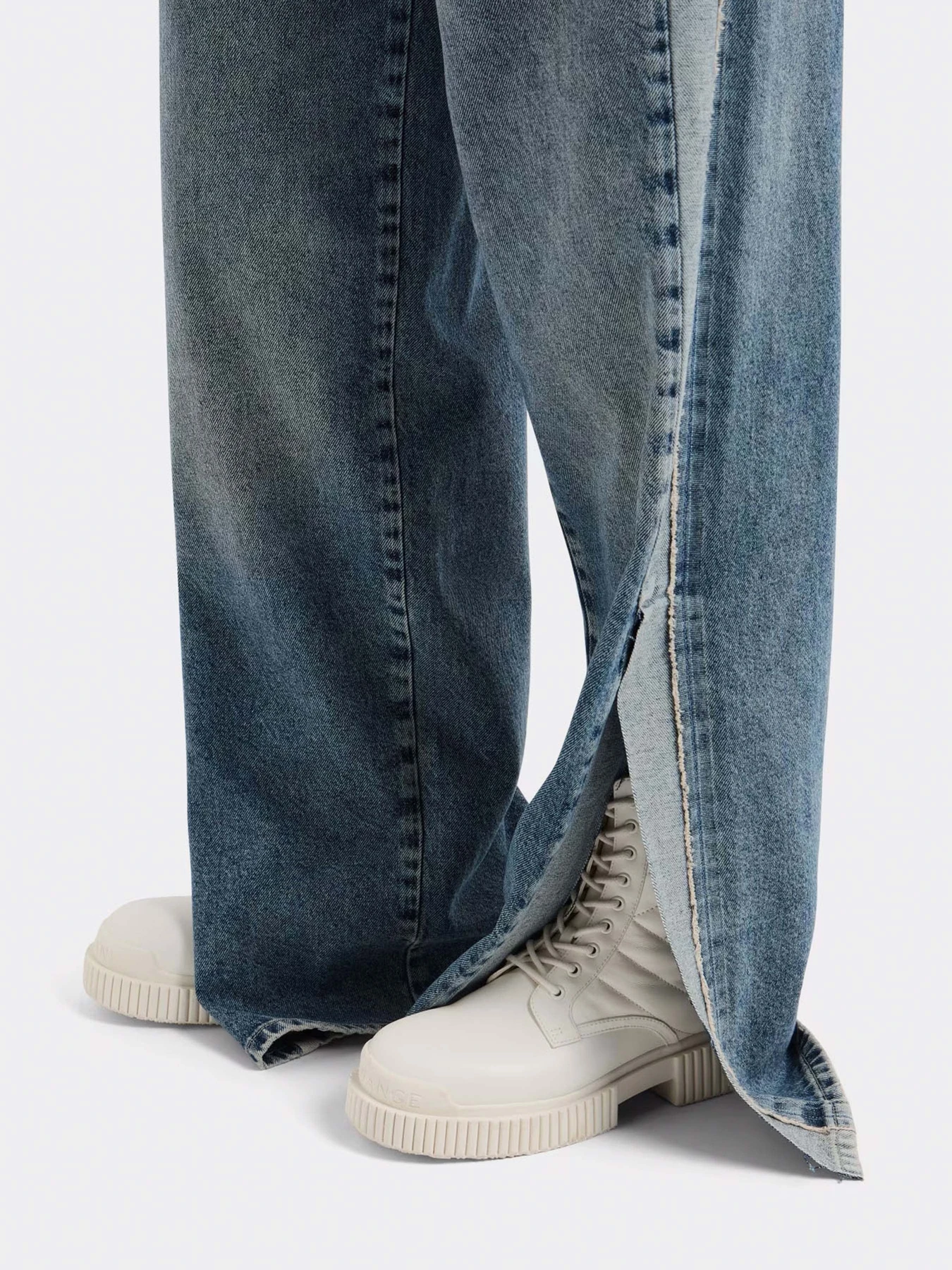 Джинси Armani Exchange модель XW000308-AF12091-MB002 Джинси Armani Exchange модель XW000308-AF12091-MB002 Фото