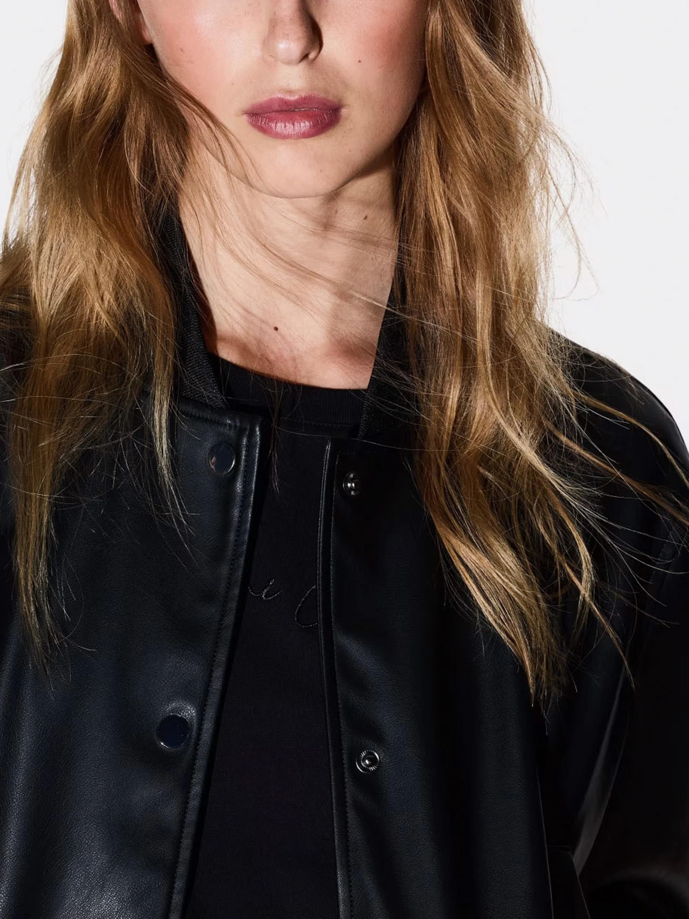 Куртки и дубленки Armani Exchange модель XW001432-AF16618-UC001 Куртки и дубленки Armani Exchange модель XW001432-AF16618-UC001 Фото