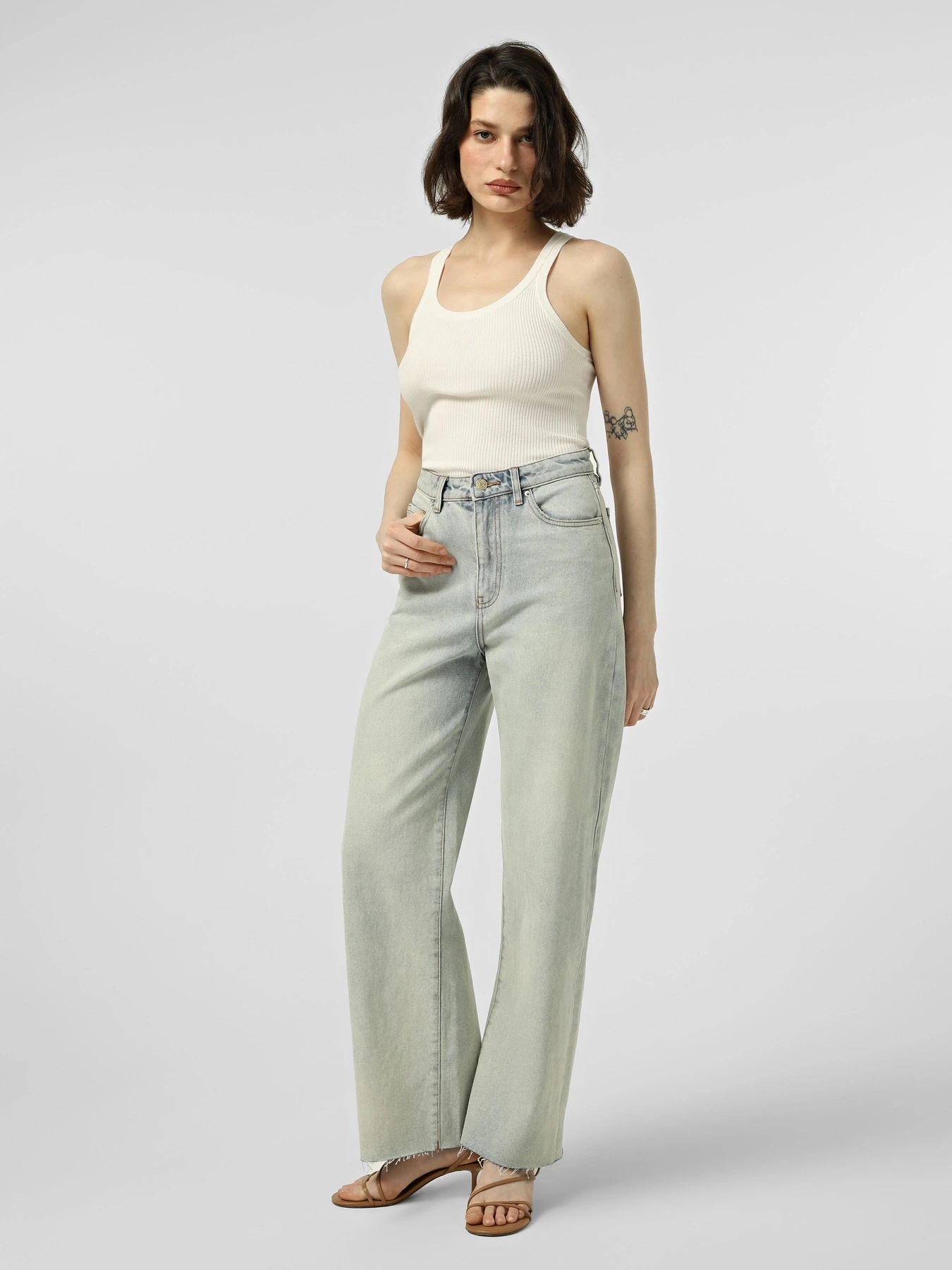 Джинсы Armani Exchange модель XW000100-AF21351-MB484 Джинсы Armani Exchange модель XW000100-AF21351-MB484 Фото