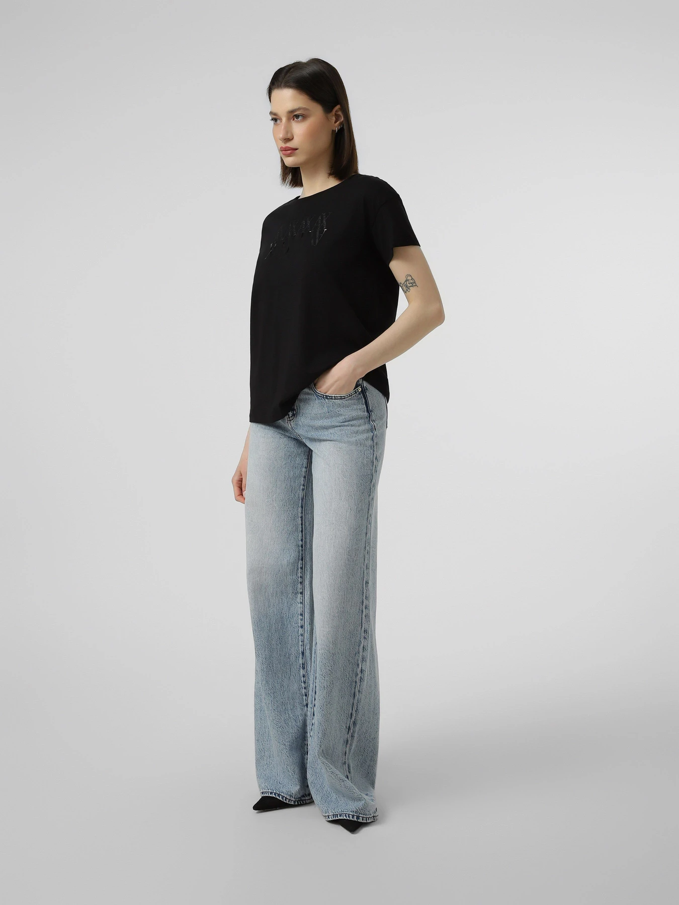 Джинси Armani Exchange модель XW001184-AF21338-MB001 Джинси Armani Exchange модель XW001184-AF21338-MB001 Фото