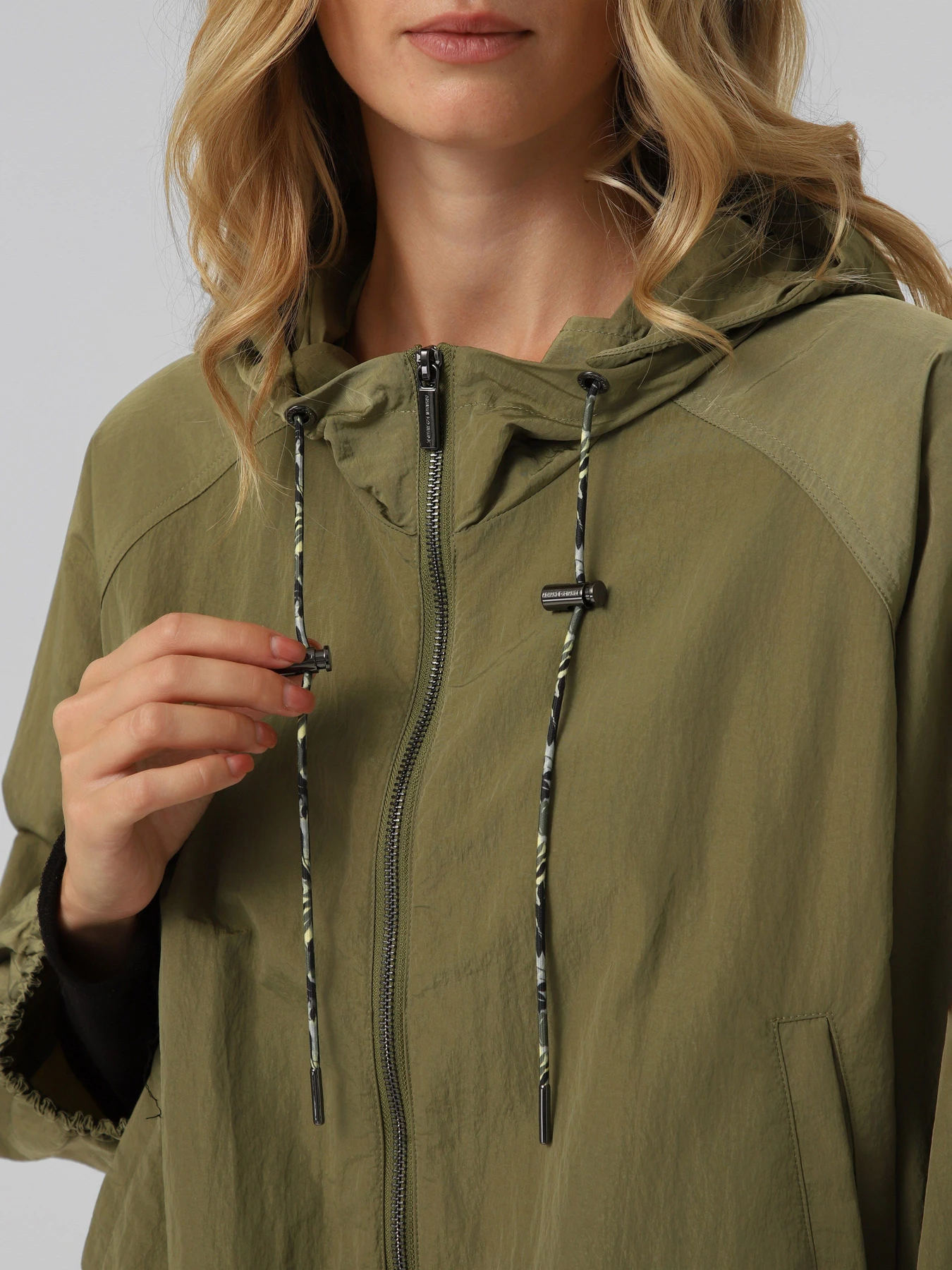 Куртки и дубленки Armani Exchange модель XW001978-AF21533-U7043 Фото