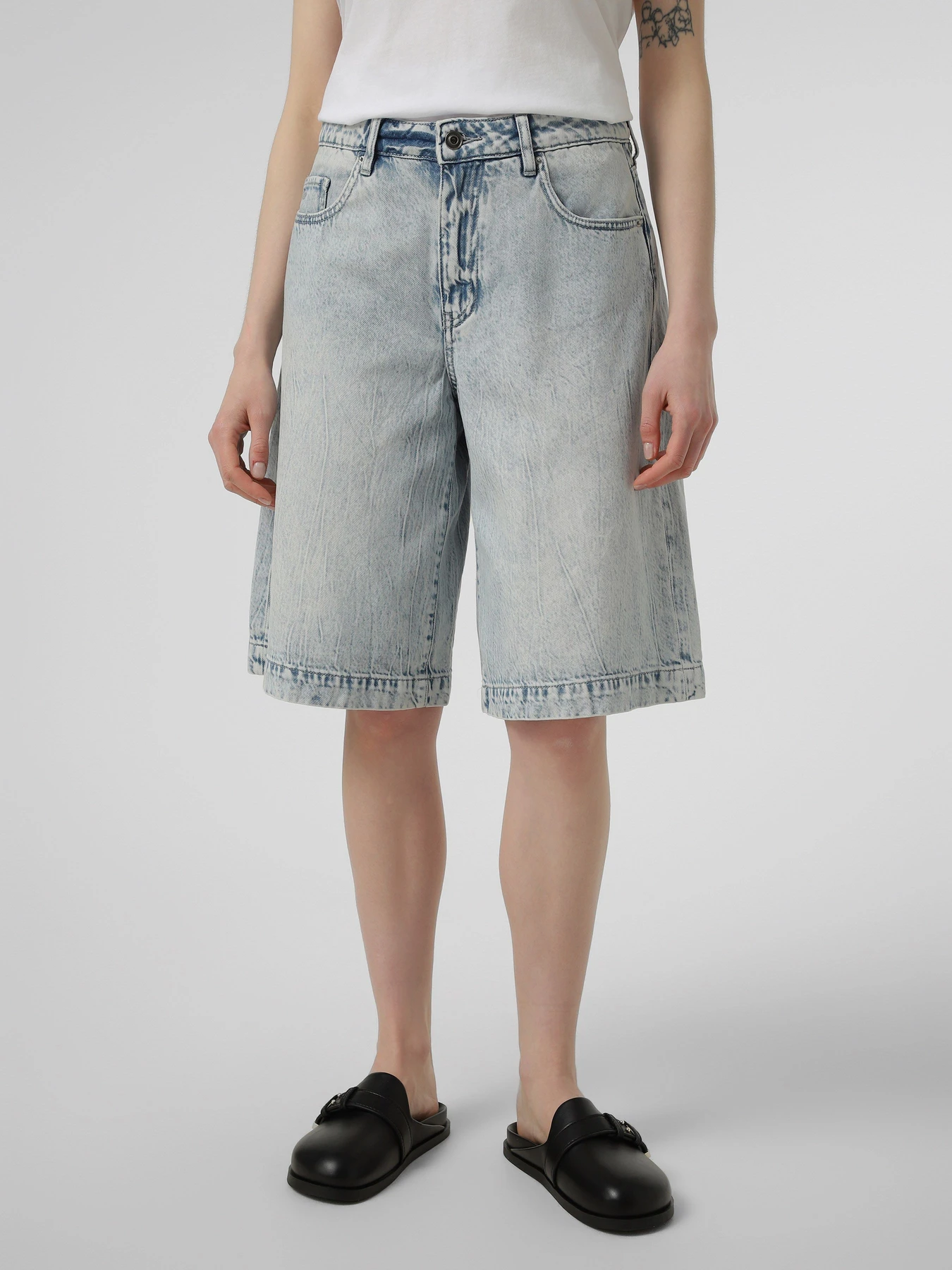 Шорты Armani Exchange модель XW002359-AF21349-MB001 Шорты Armani Exchange модель XW002359-AF21349-MB001 Фото