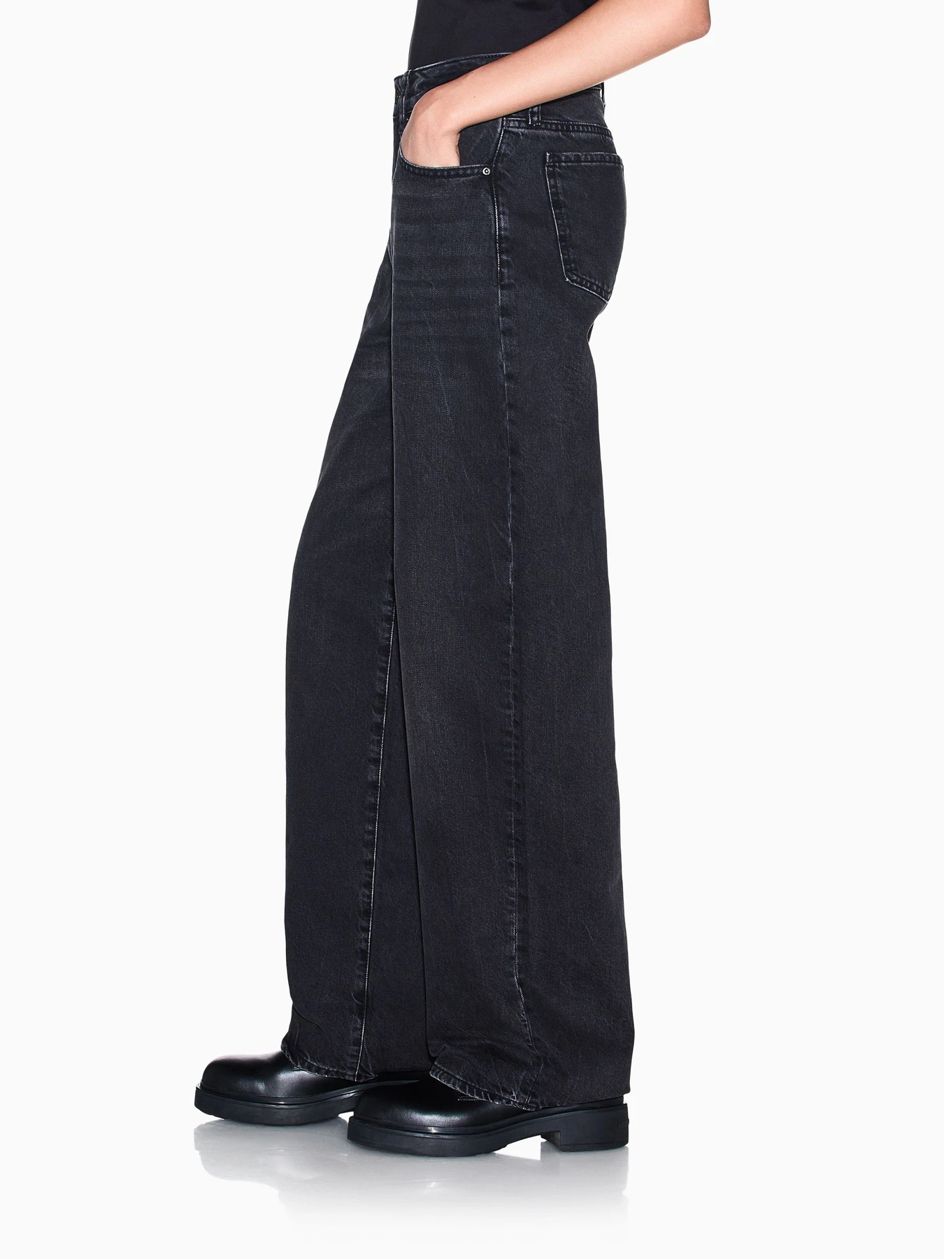 Джинсы Armani Exchange модель XW000100-AF23711-MC002 Джинсы Armani Exchange модель XW000100-AF23711-MC002 Фото