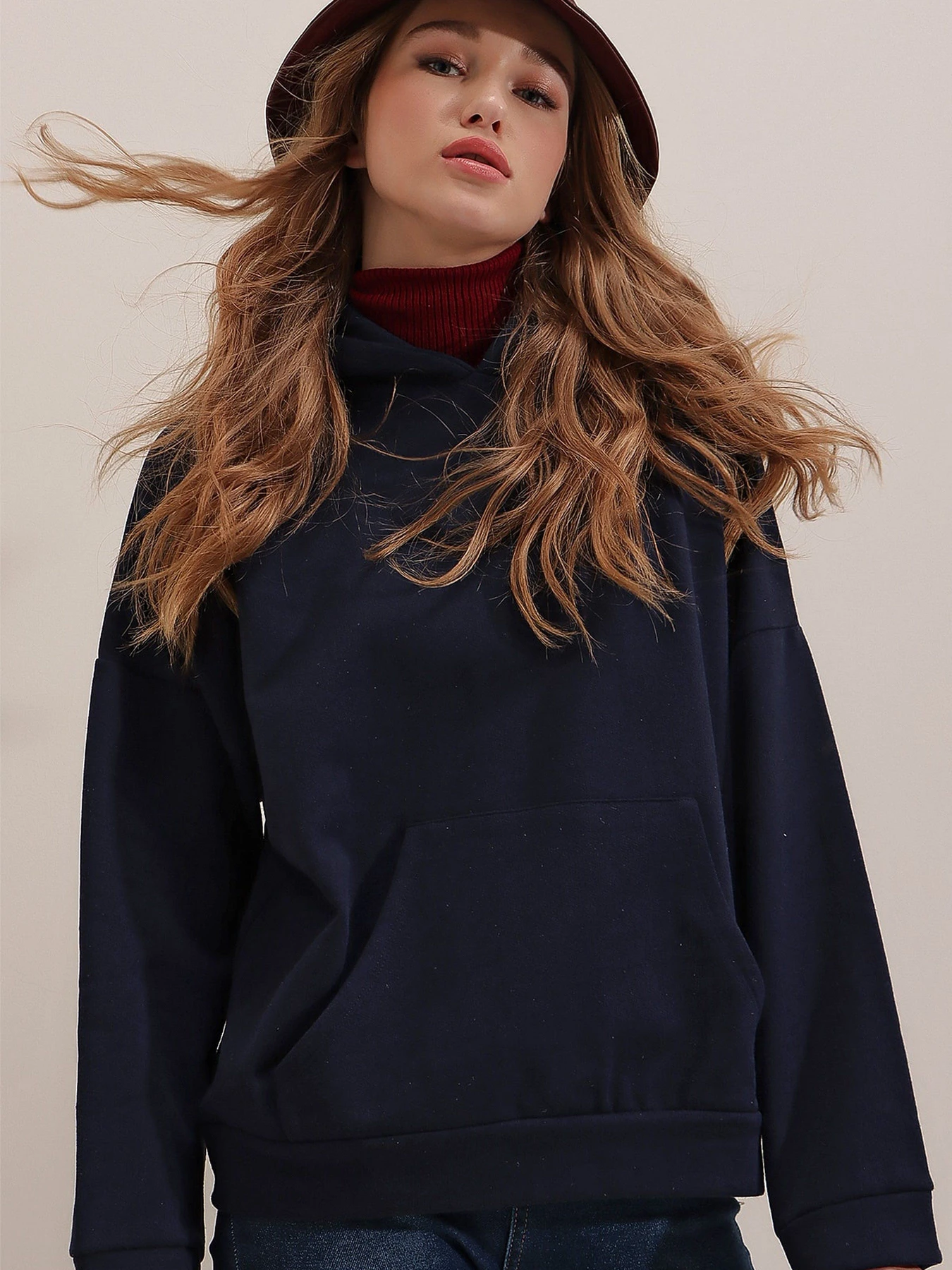 Худи и свитшоты Trend Alacati Stili модель ALC-531-045/LACIVERT Худи и свитшоты Trend Alacati Stili модель ALC-531-045/LACIVERT Фото