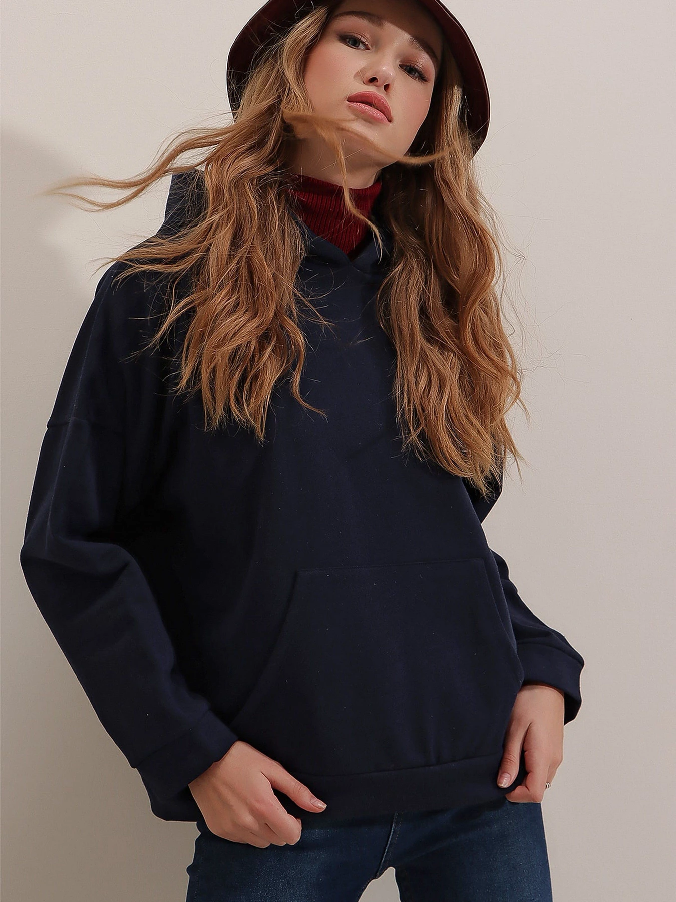 Худи и свитшоты Trend Alacati Stili модель ALC-531-045/LACIVERT Худи и свитшоты Trend Alacati Stili модель ALC-531-045/LACIVERT Фото