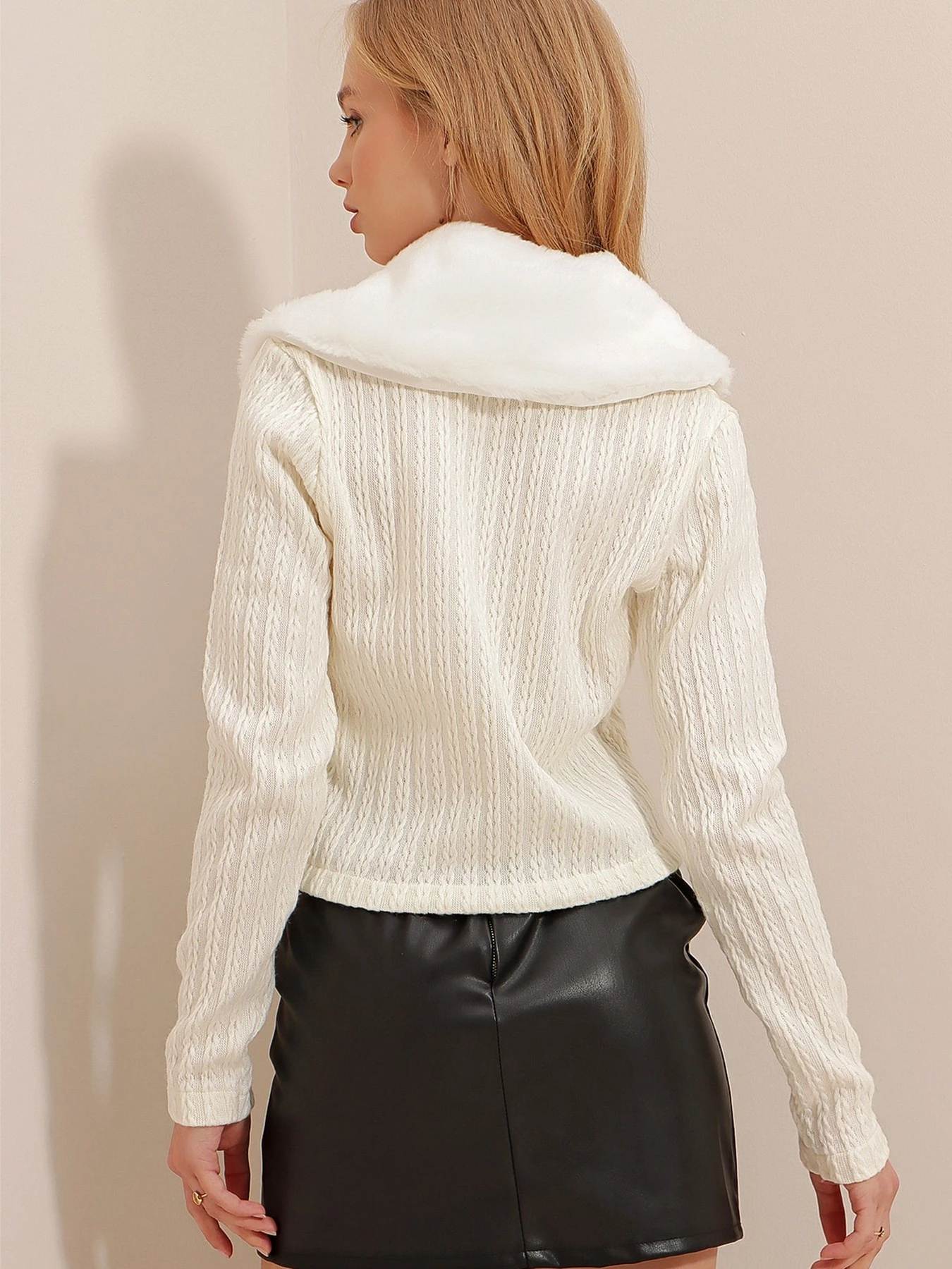 Свитры и кардиганы Trend Alacati Stili модель ALC-X9539/KREM Свитры и кардиганы Trend Alacati Stili модель ALC-X9539/KREM Фото
