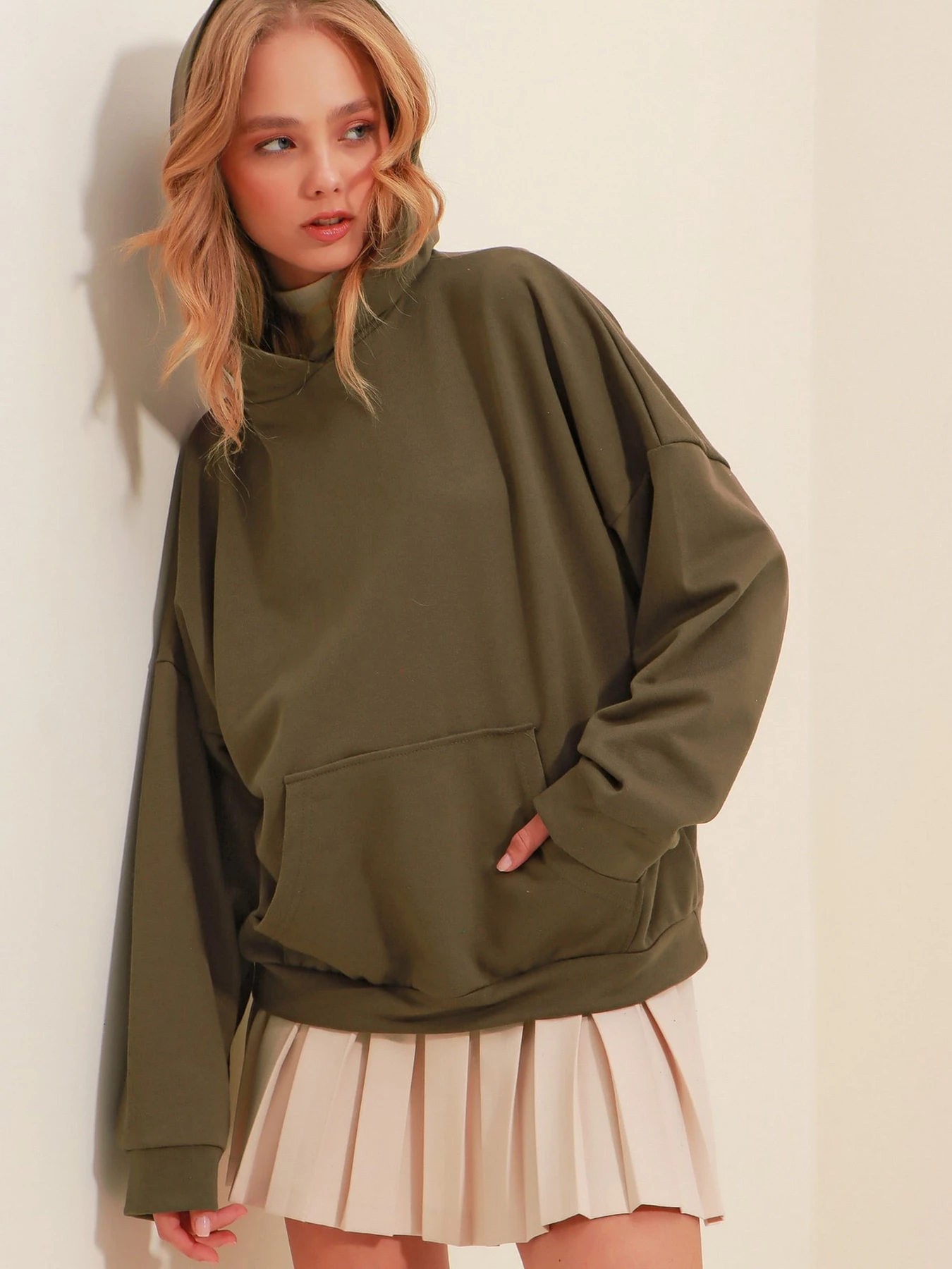 Худи и свитшоты Trend Alacati Stili модель ALC-531-009/HAKi Худи и свитшоты Trend Alacati Stili модель ALC-531-009/HAKi Фото