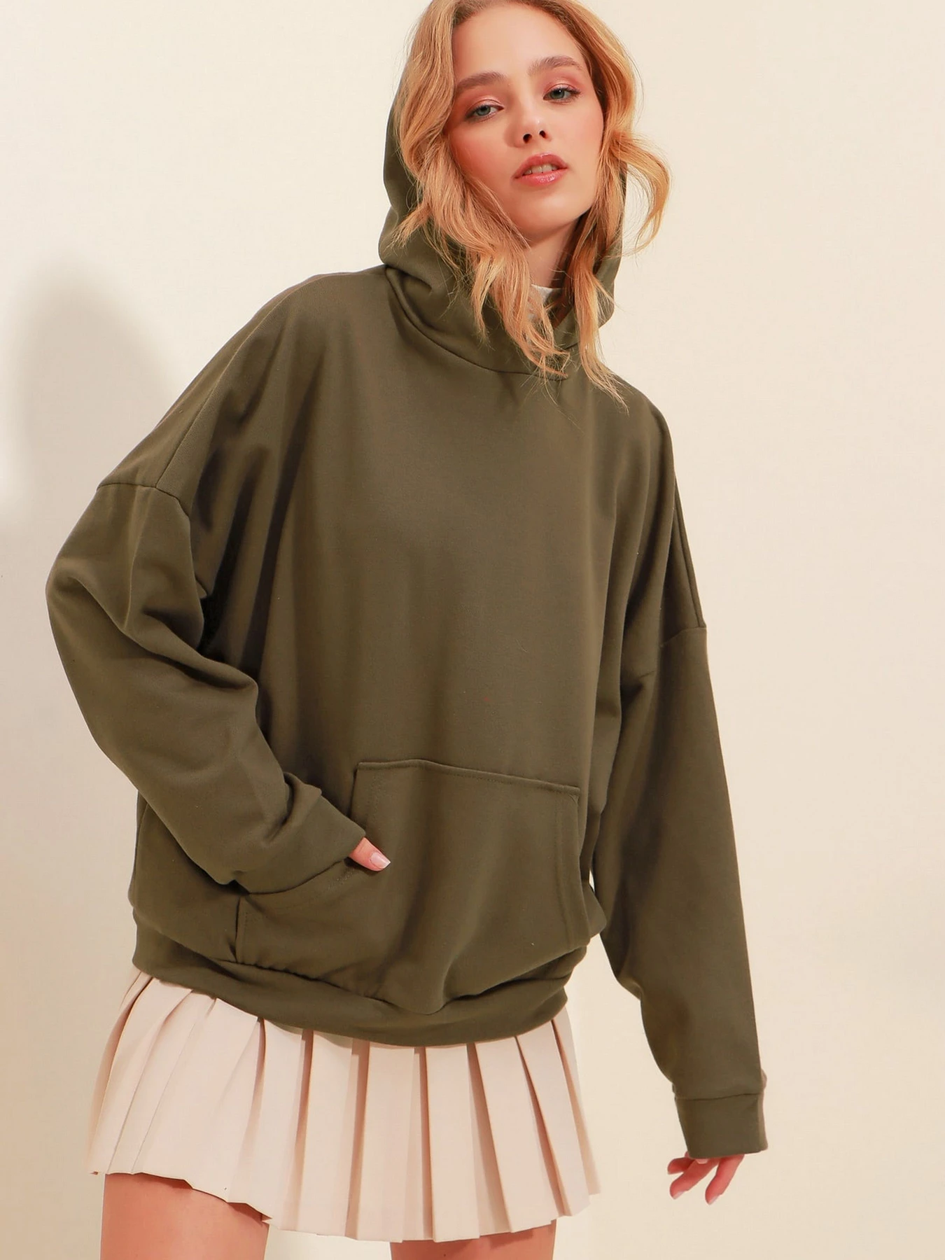 Худи и свитшоты Trend Alacati Stili модель ALC-531-009/HAKi Худи и свитшоты Trend Alacati Stili модель ALC-531-009/HAKi Фото