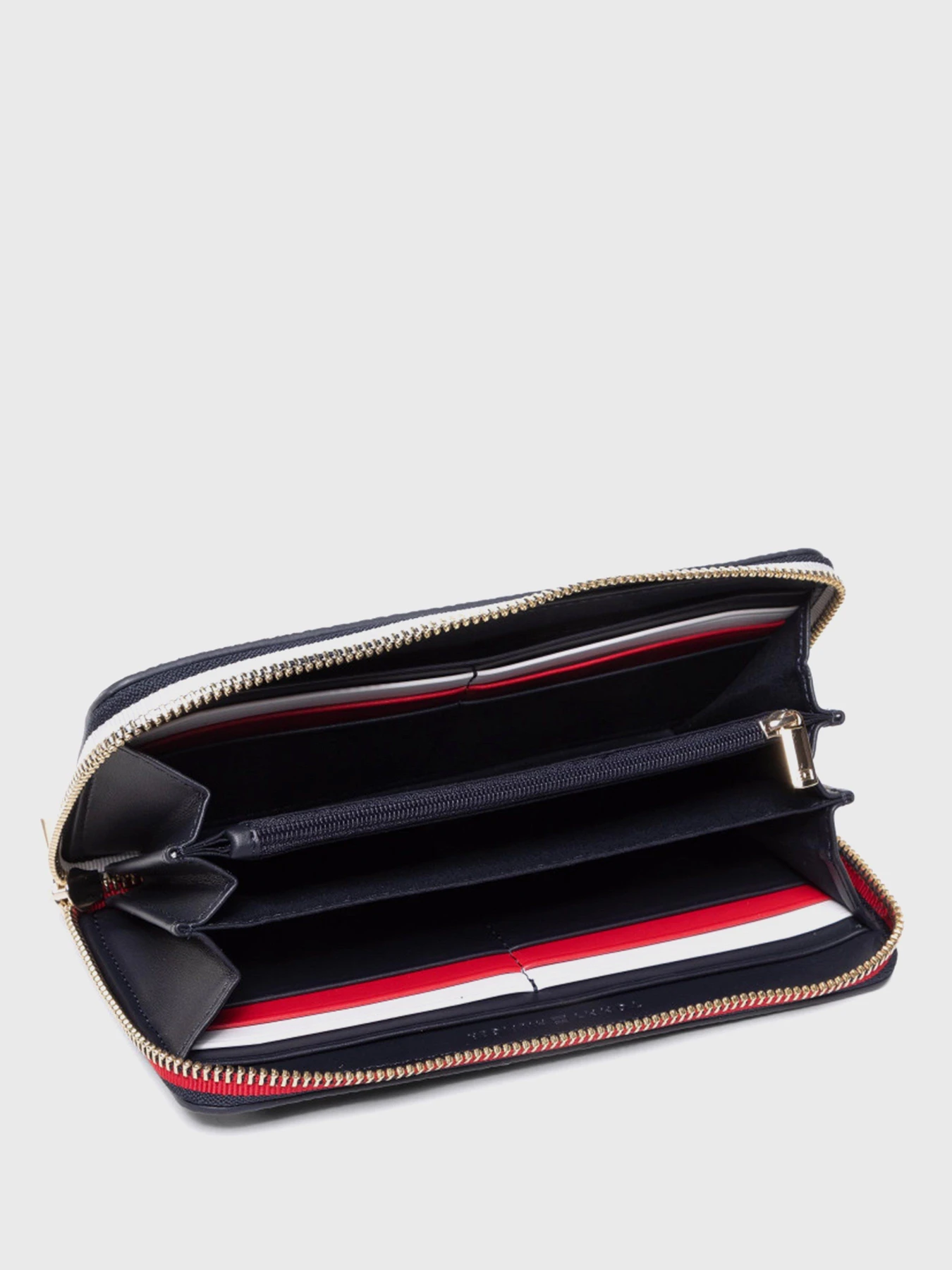Кошельки Tommy Hilfiger модель AW0AW09021-CJM Кошельки Tommy Hilfiger модель AW0AW09021-CJM Фото