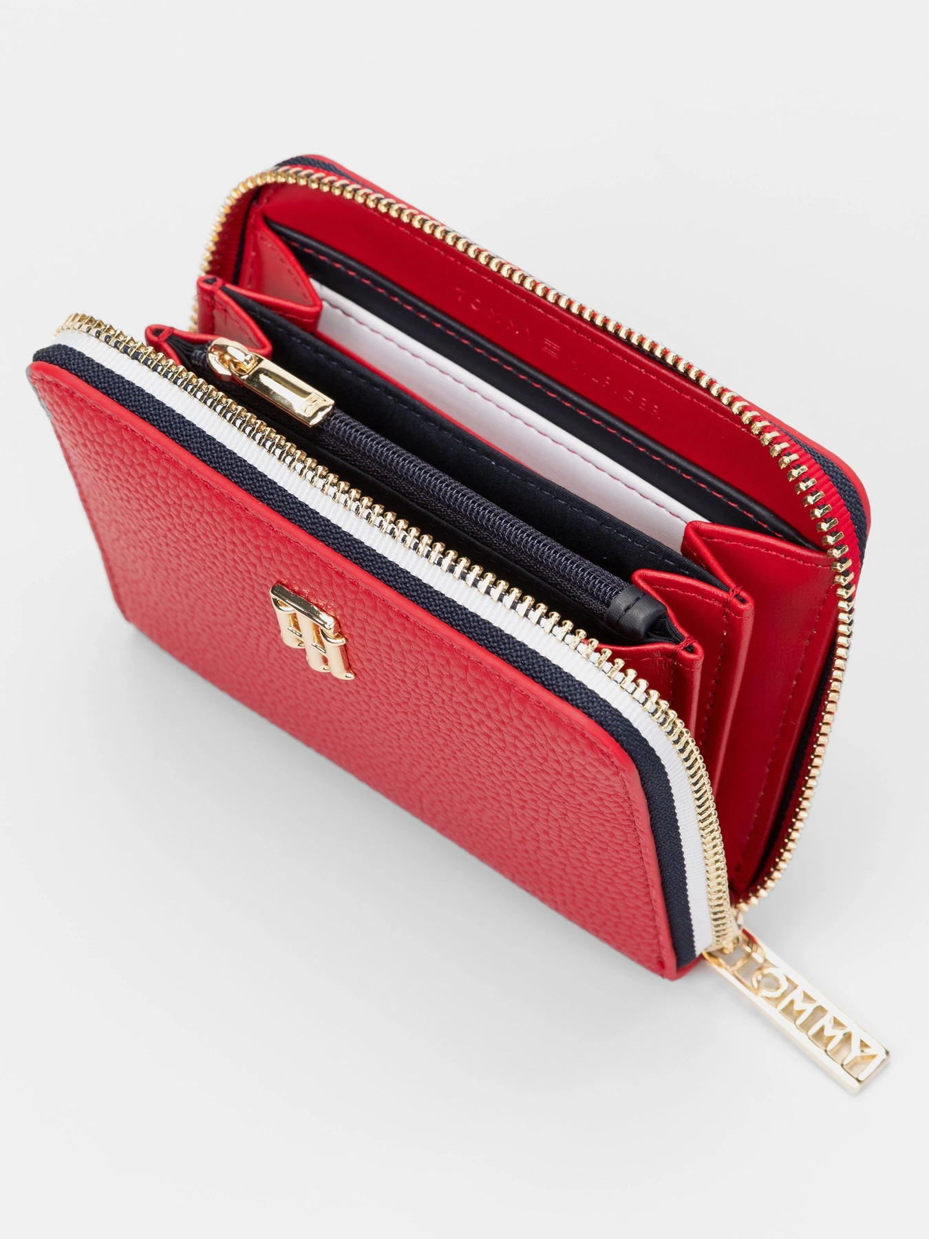 Кошельки Tommy Hilfiger Essence модель AW0AW09020-XMP Кошельки Tommy Hilfiger Essence модель AW0AW09020-XMP Фото