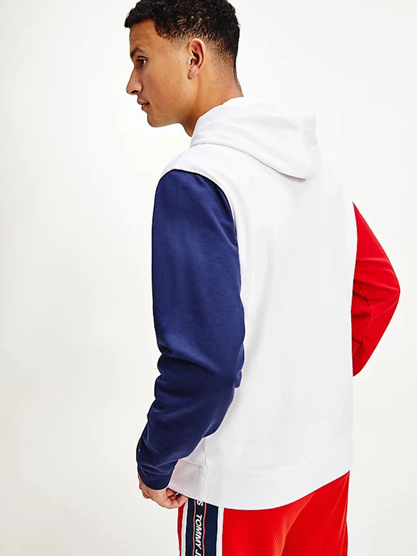 Худи и свитшоты Tommy Hilfiger модель DM0DM10195-YBR Худи и свитшоты Tommy Hilfiger модель DM0DM10195-YBR Фото